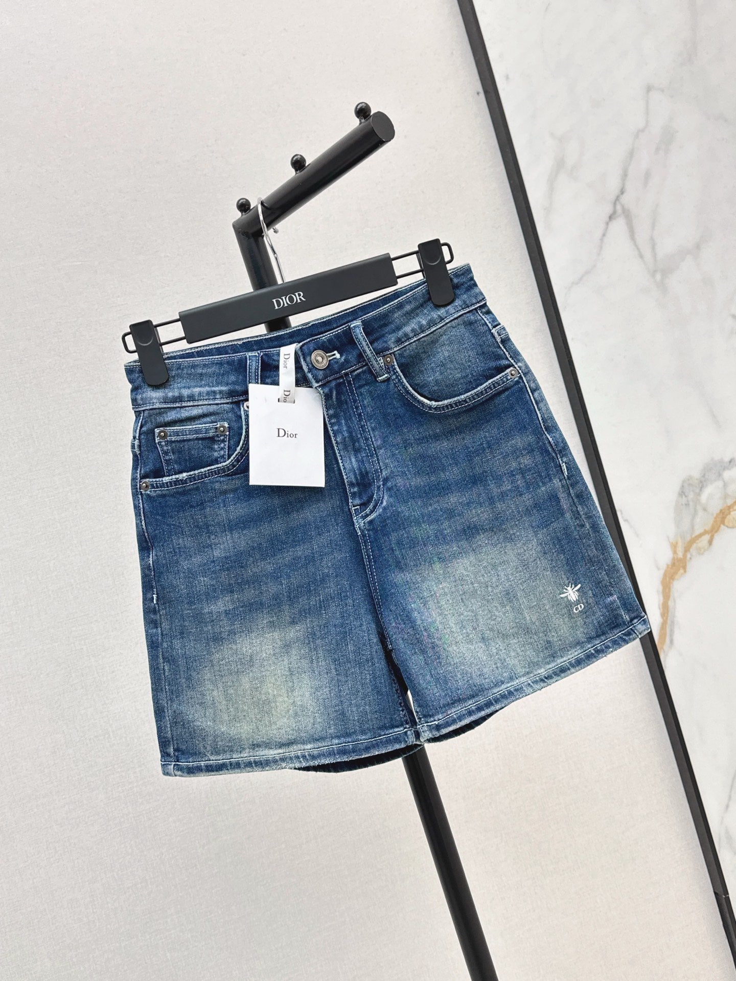 D*r 25ss bee embroidered denim shorts