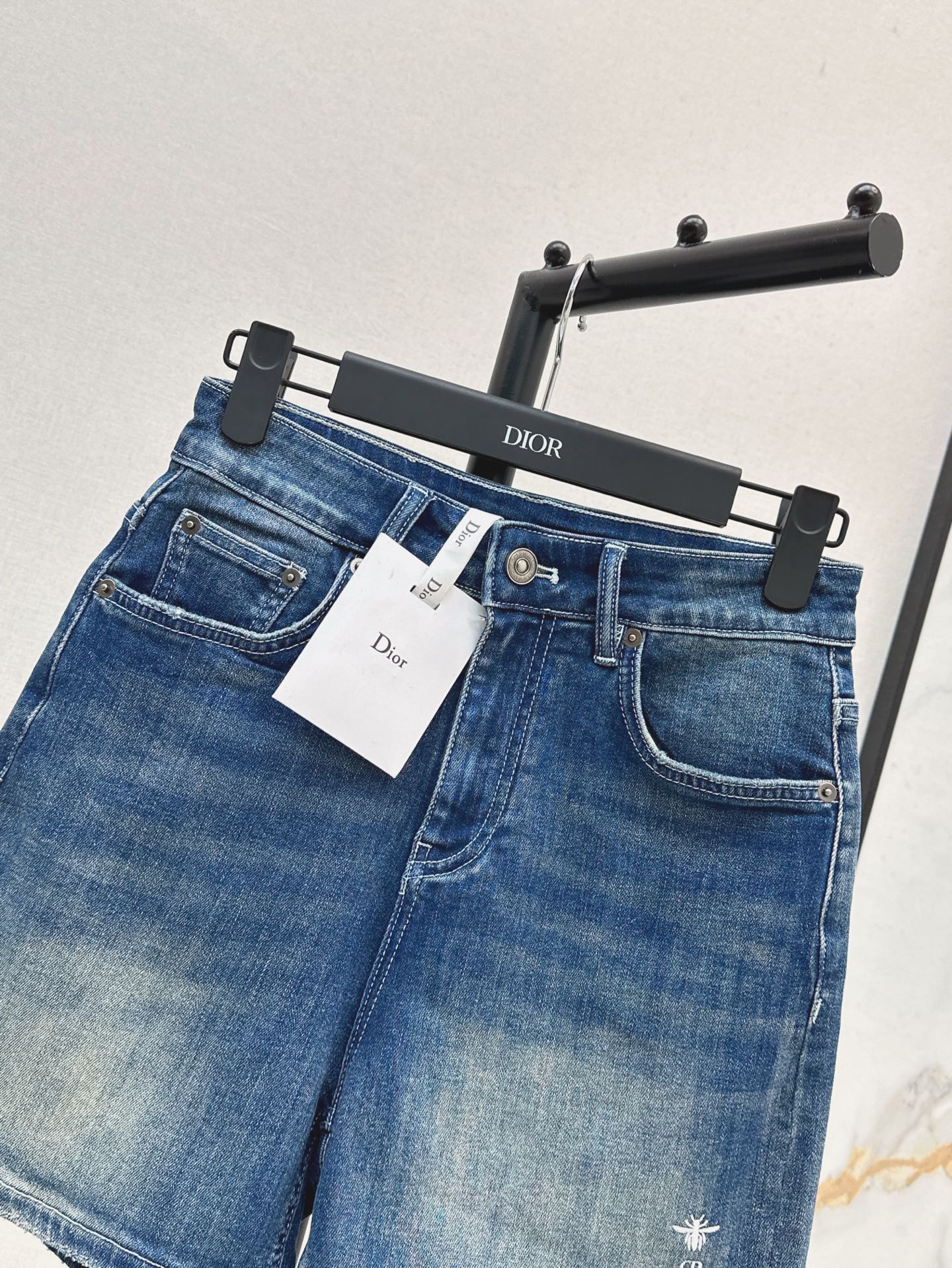 D*r 25ss bee embroidered denim shorts