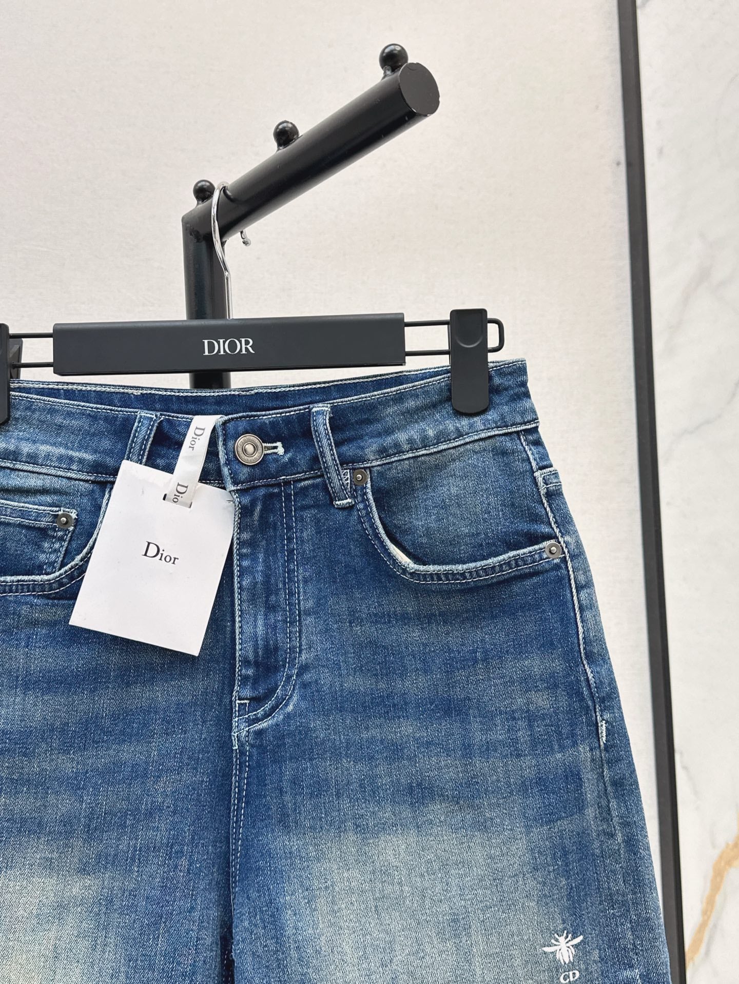 D*r 25ss bee embroidered denim shorts