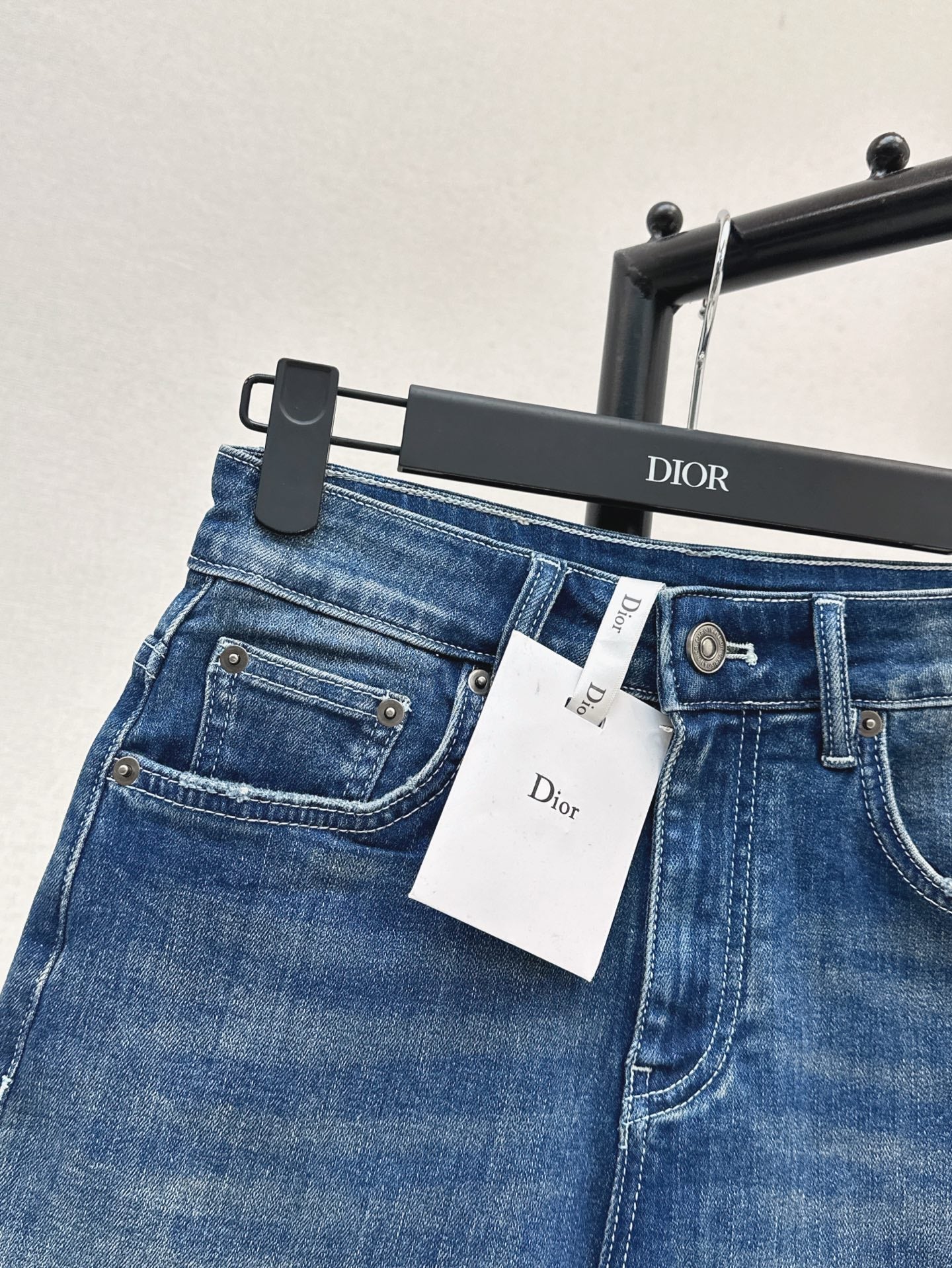 D*r 25ss bee embroidered denim shorts