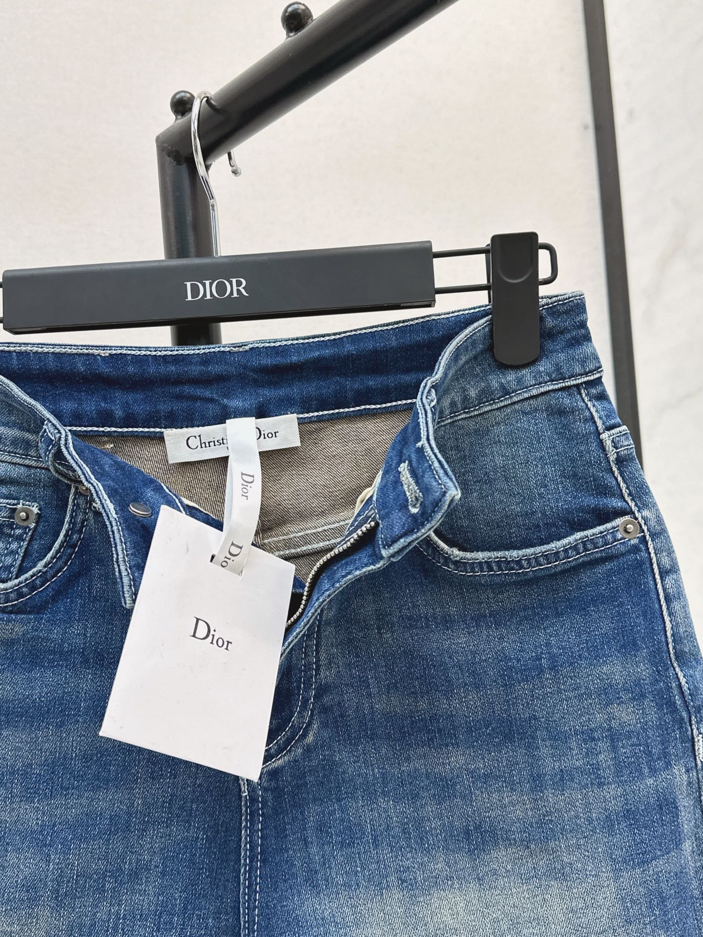 D*r 25ss bee embroidered denim shorts