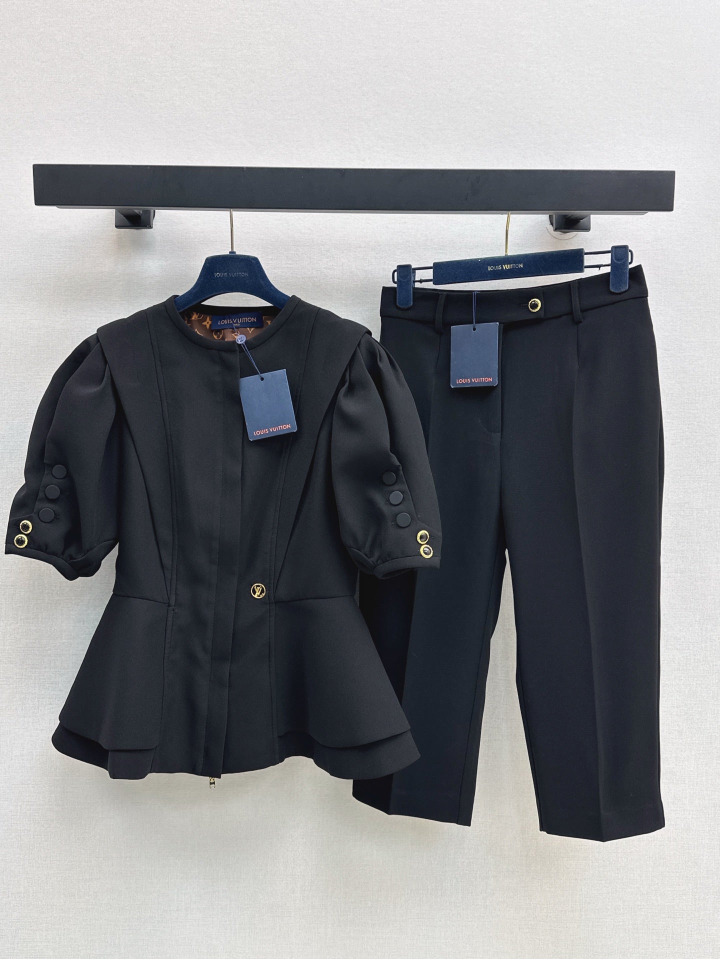 Loui* puff-sleeve ruffled jacket