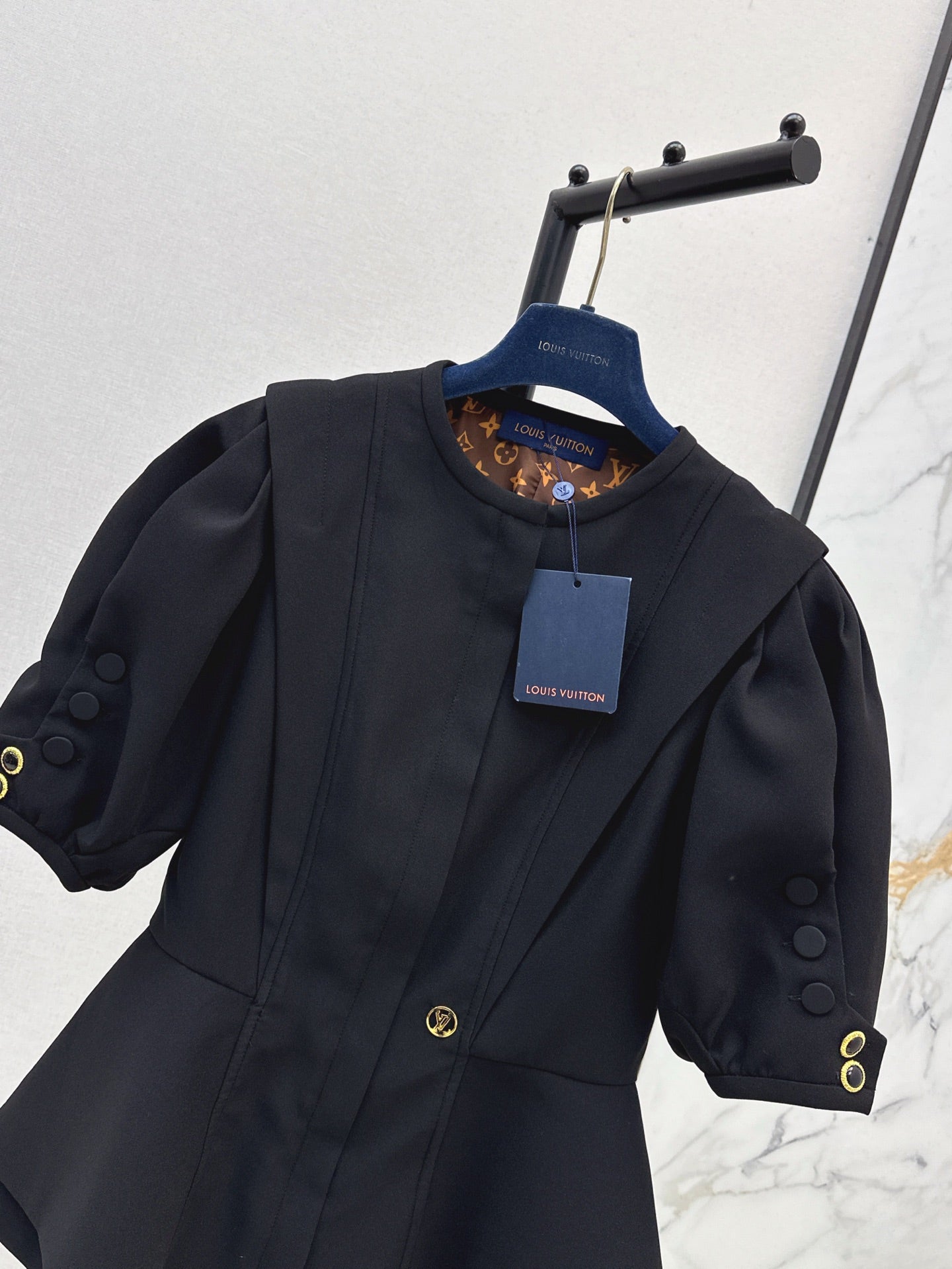 Loui* puff-sleeve ruffled jacket