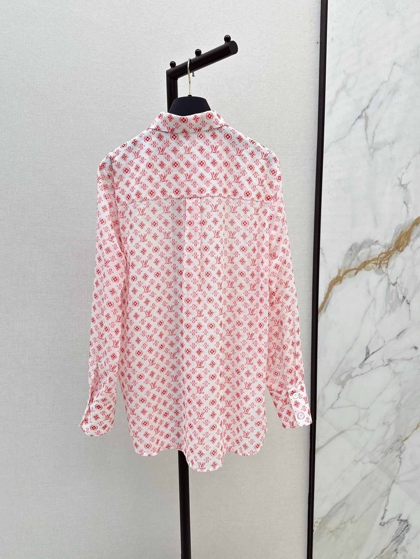 Loui* 25ss monogram printed shirt