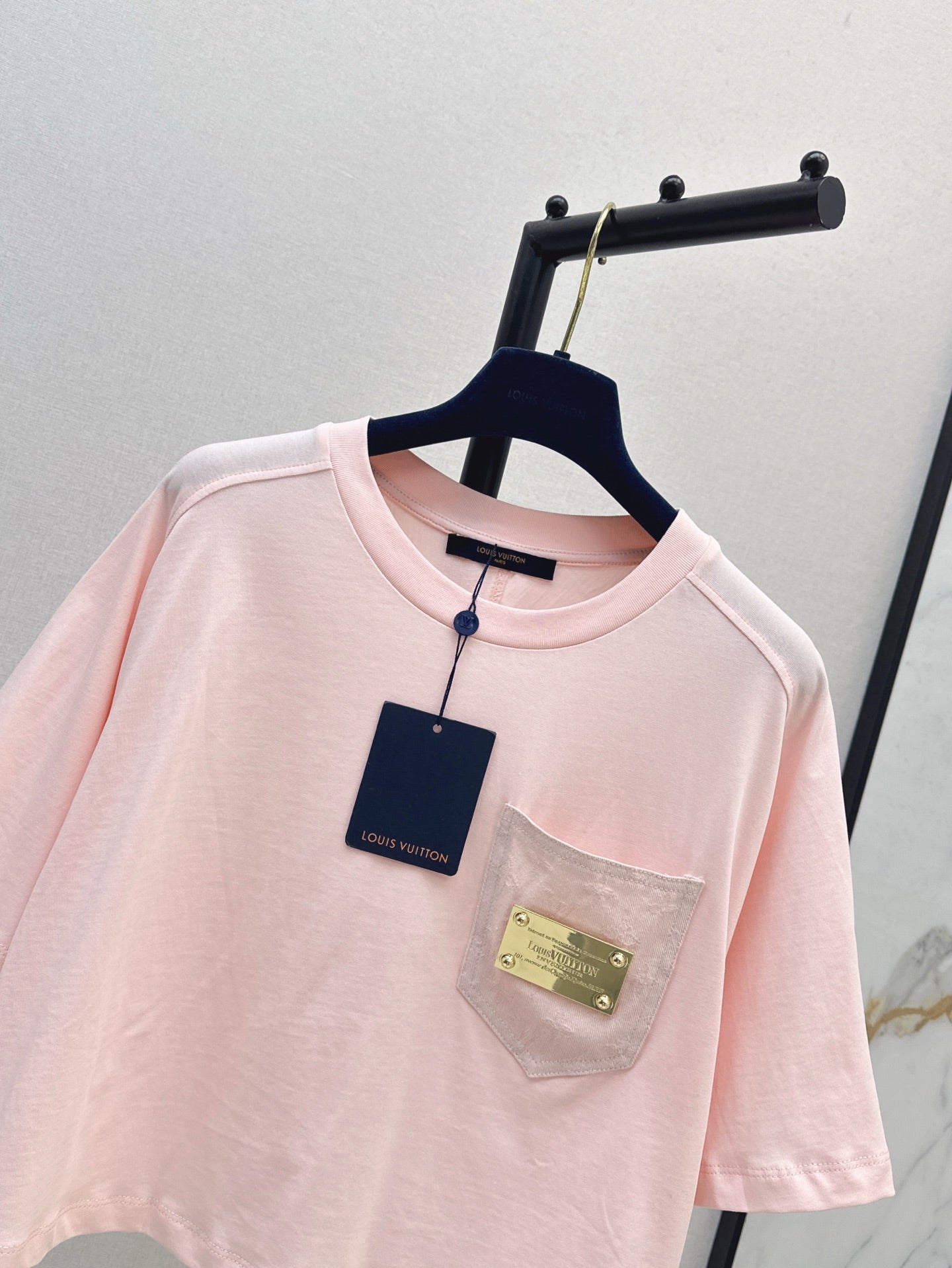 Loui* 25ss signature pocket crop top