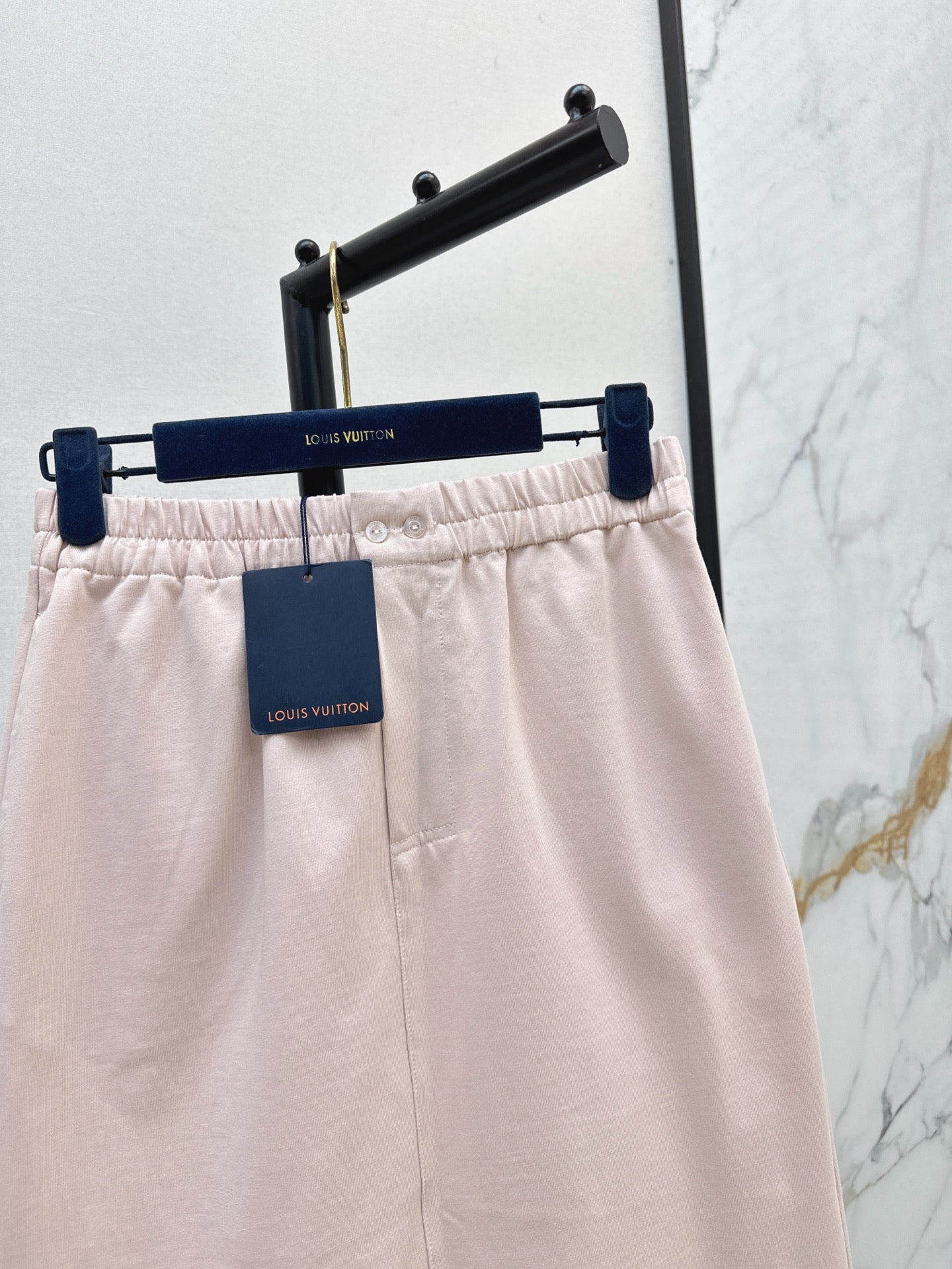 Loui* 25ss signature pocket back skirt