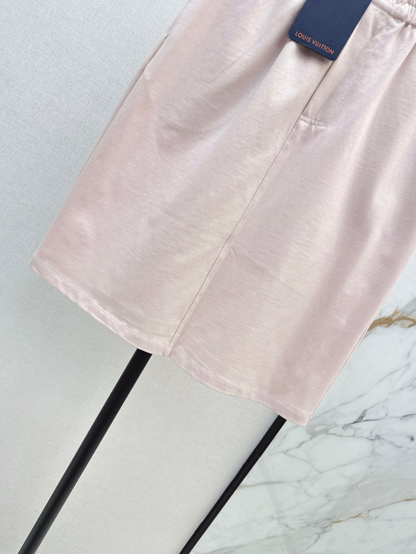 Loui* 25ss signature pocket back skirt