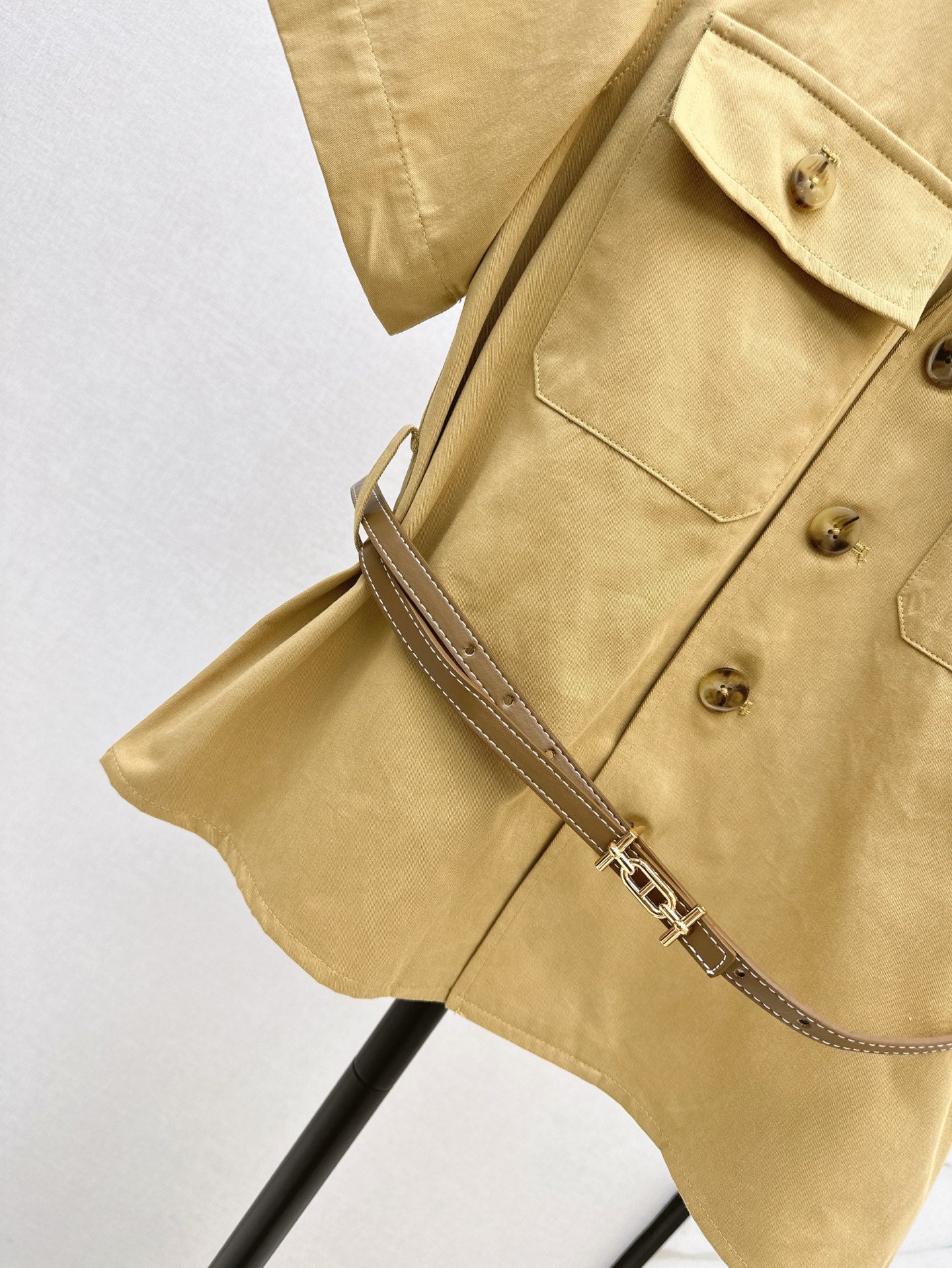 Herm* 25ss short-sleeve belted top