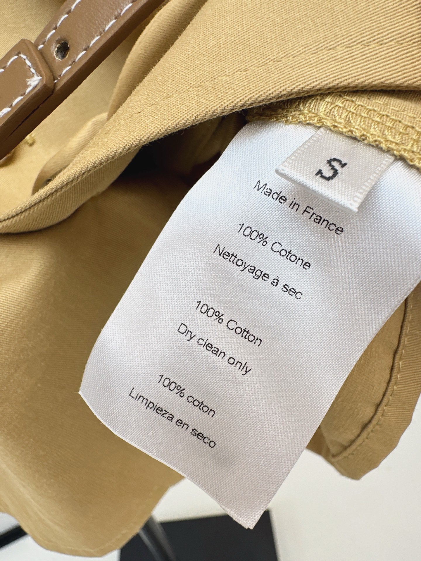 Herm* 25ss short-sleeve belted top