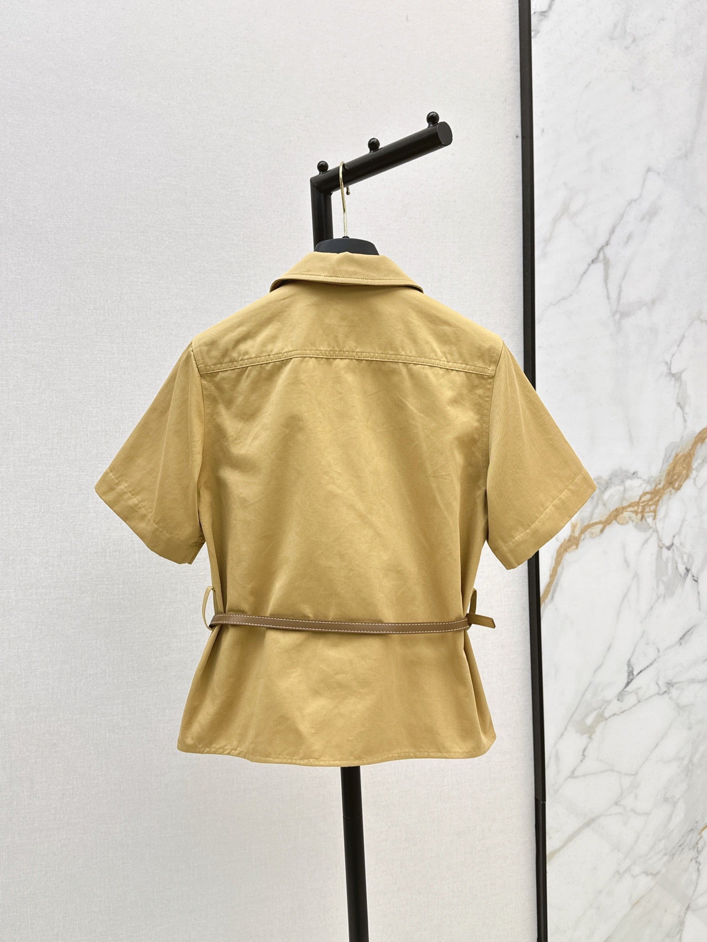 Herm* 25ss short-sleeve belted top