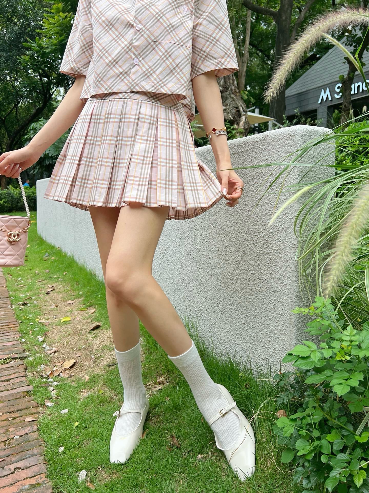 Bur* 25ss check cropped shirt and pleated skirt set