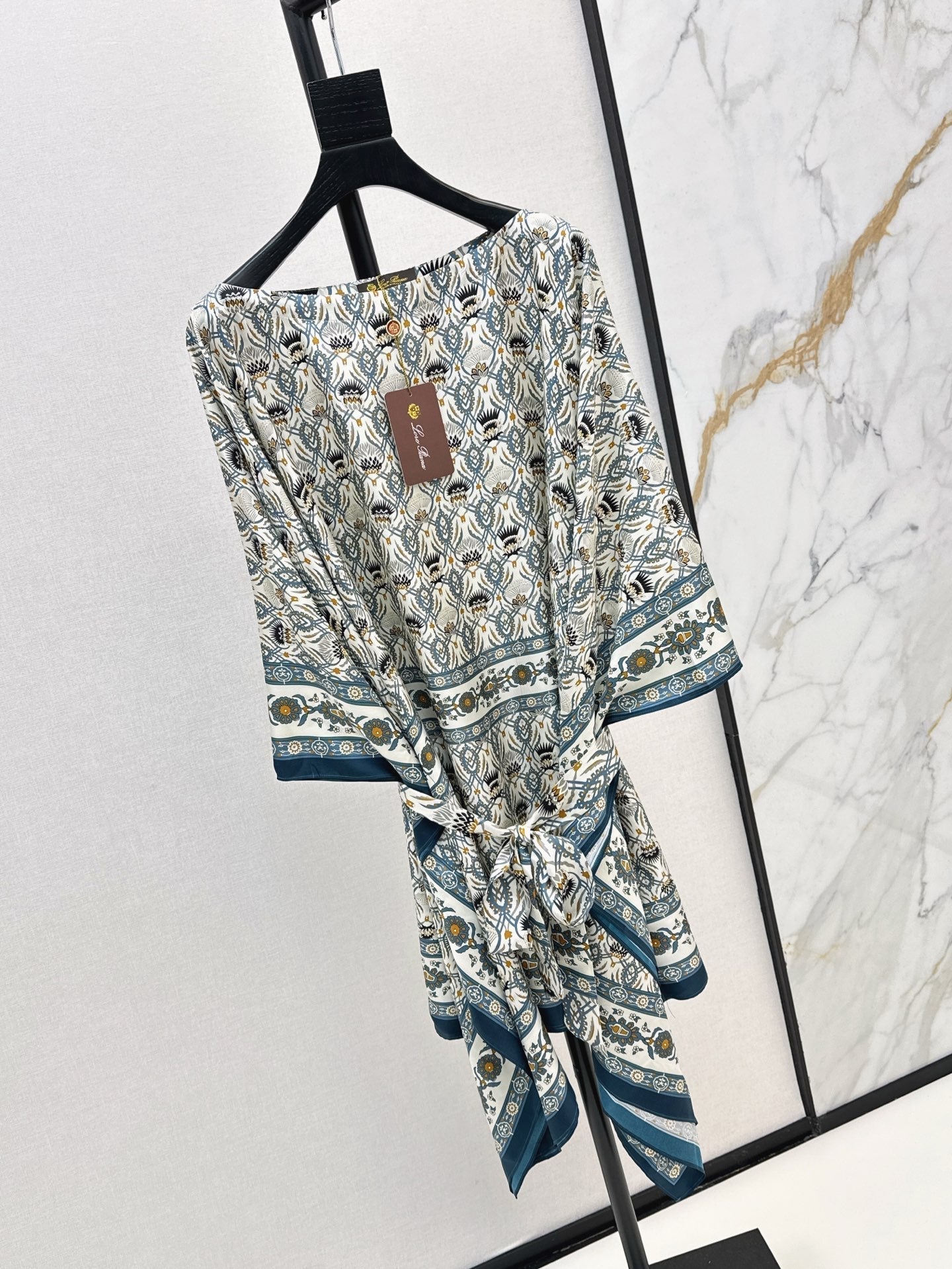 Lor*P 25ss floral silk cape dress