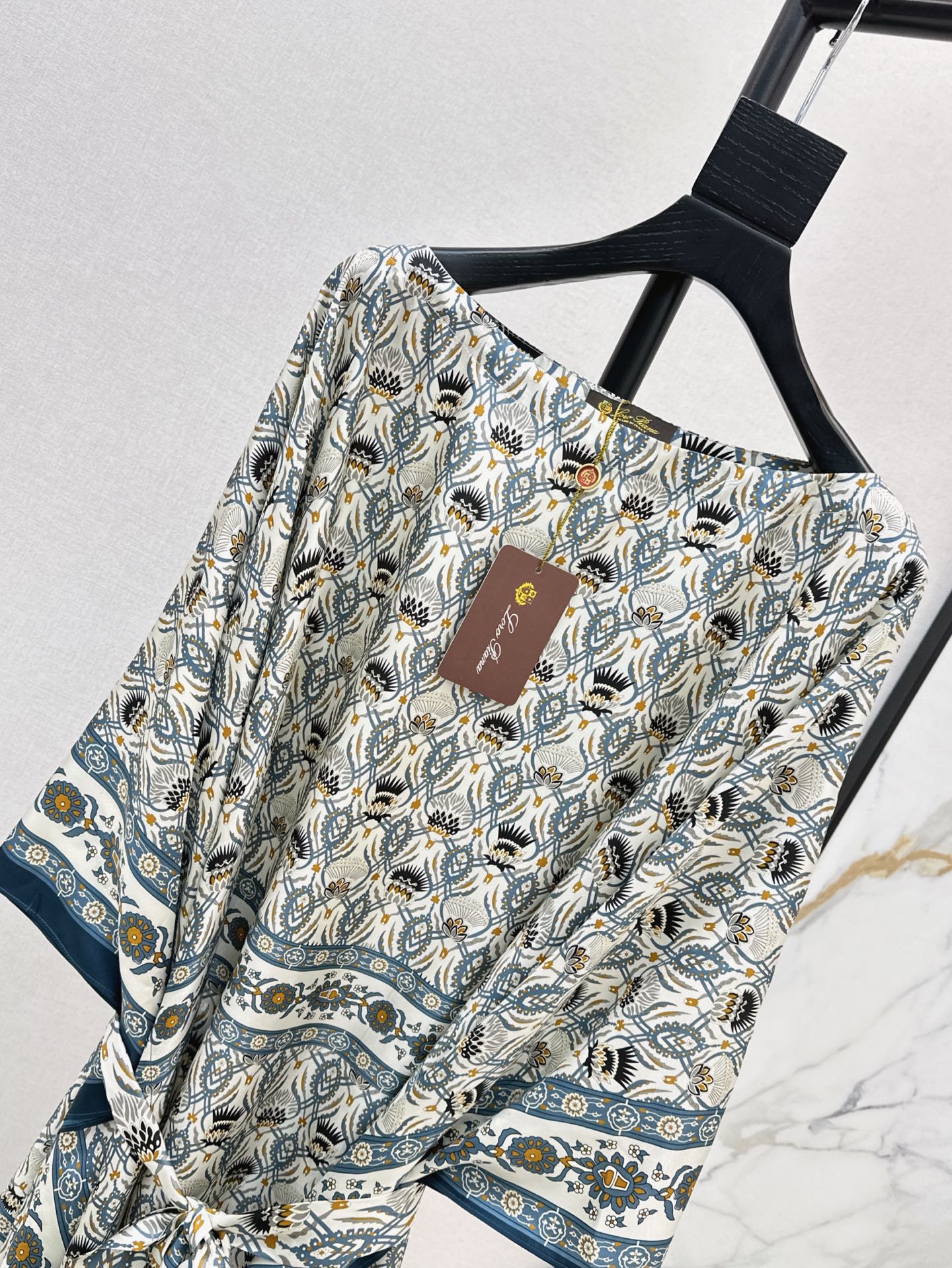 Lor*P 25ss floral silk cape dress