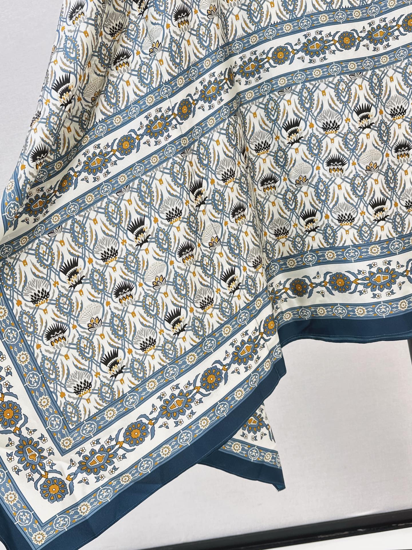 Lor*P 25ss floral silk cape dress