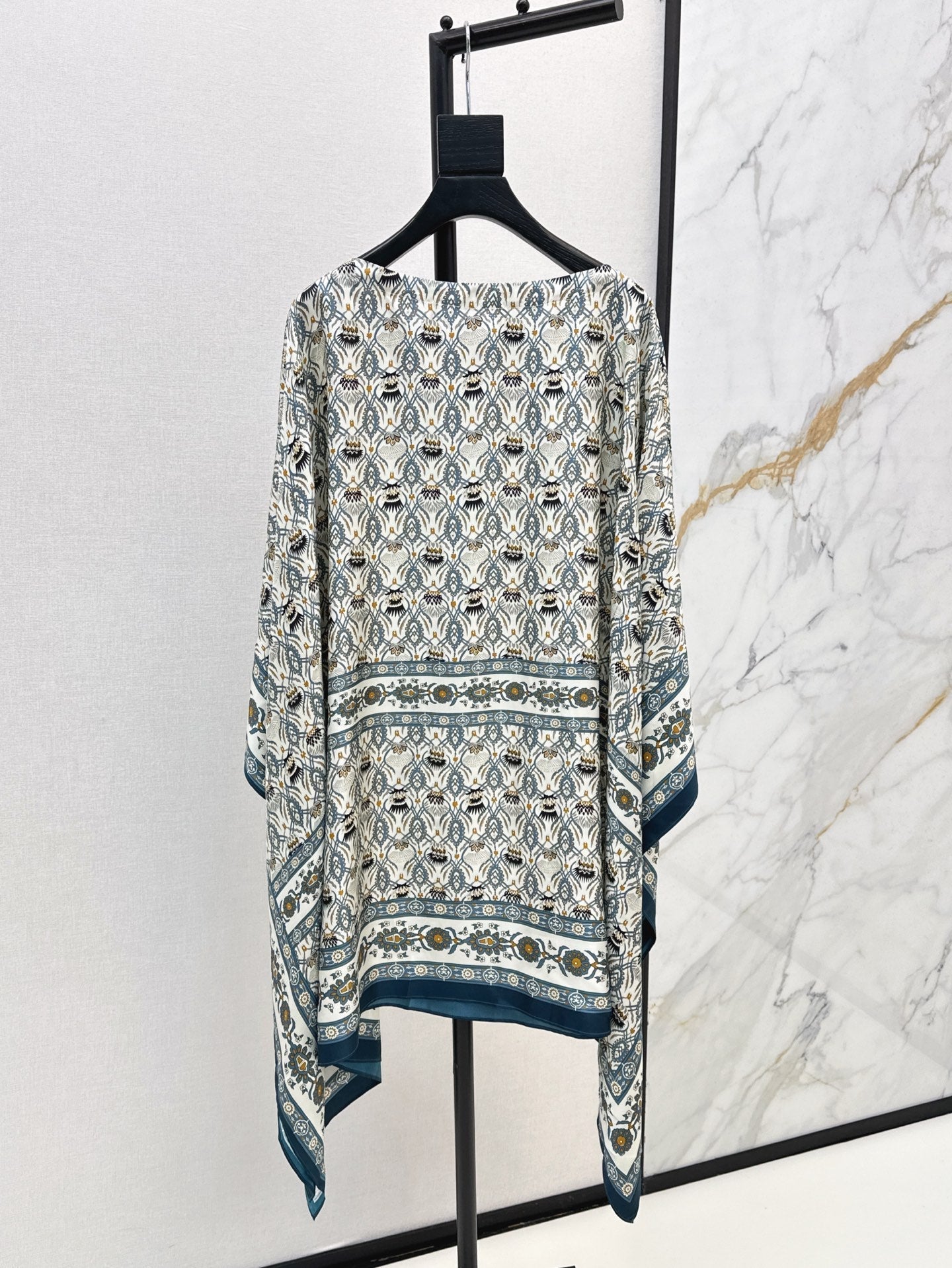 Lor*P 25ss floral silk cape dress