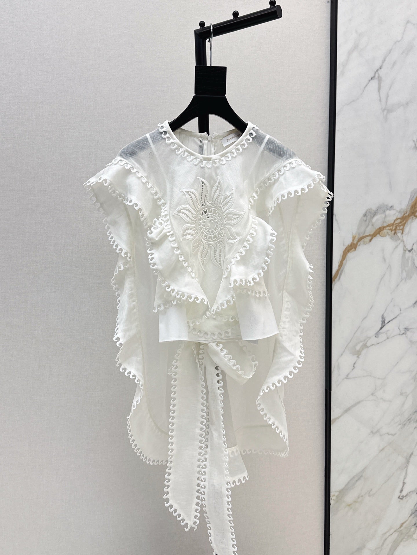 Zim* 25ss embroidered waterfall top