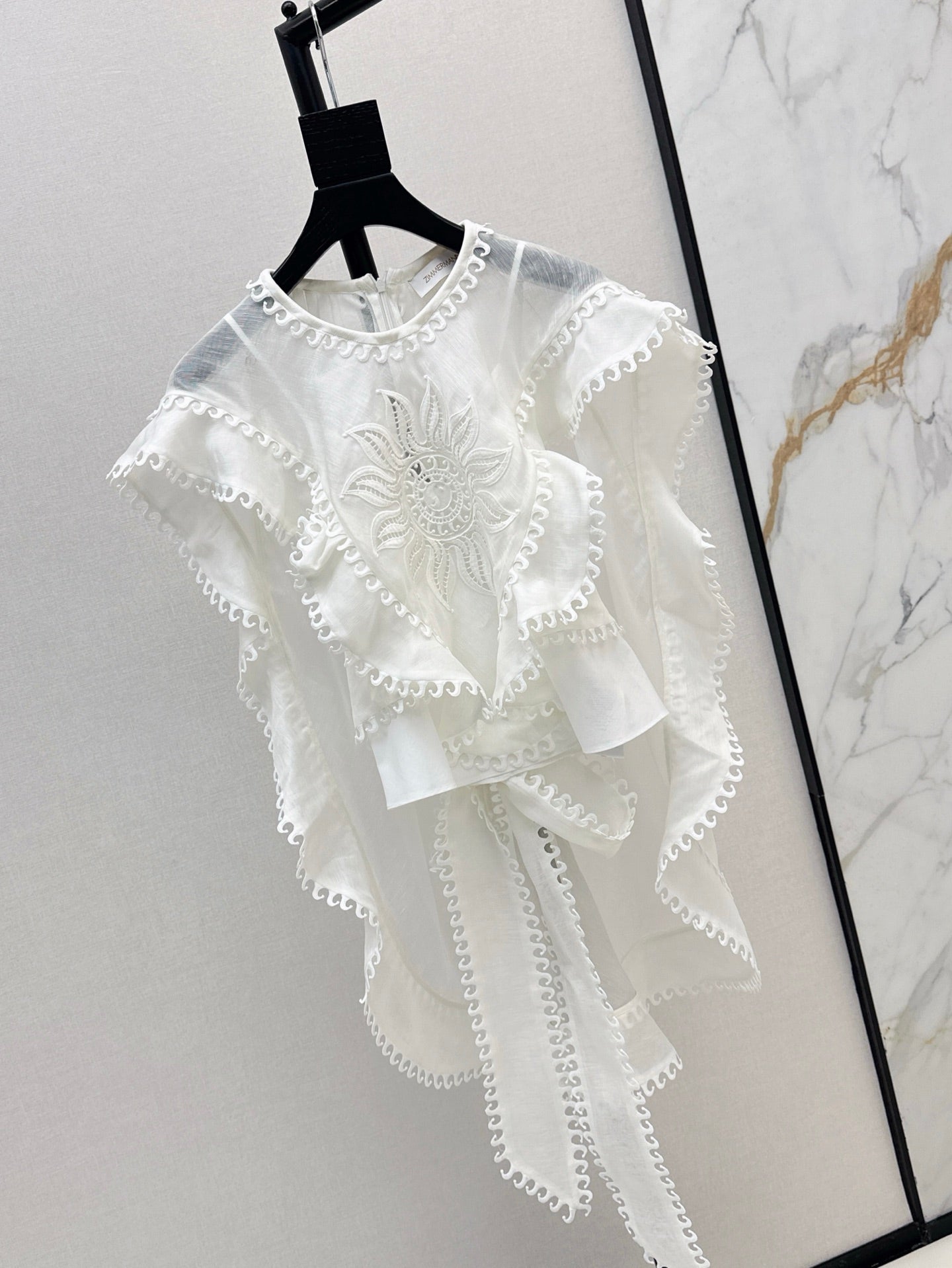 Zim* 25ss embroidered waterfall top