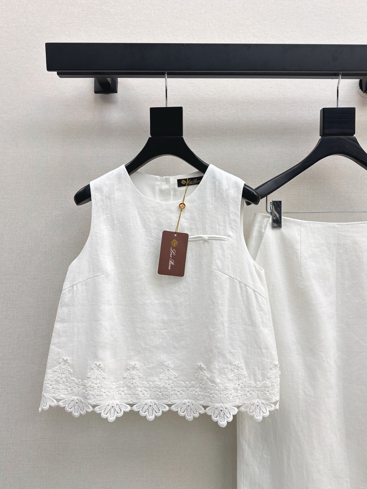 Lor*P 25ss lace trim vest and skirt set