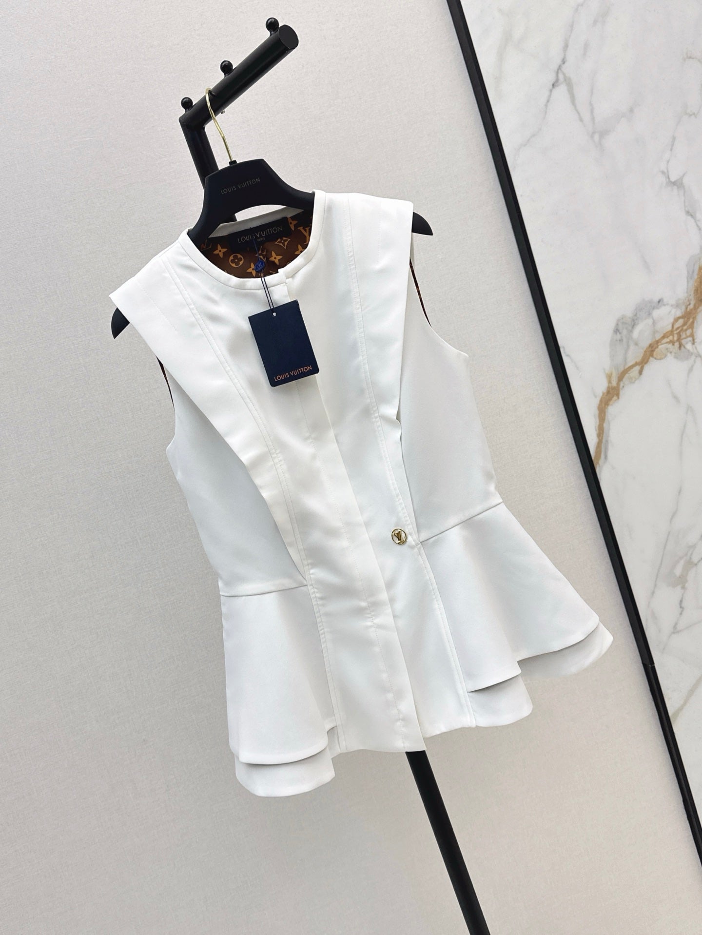 Loui* 25ss poplin ruffled blouse