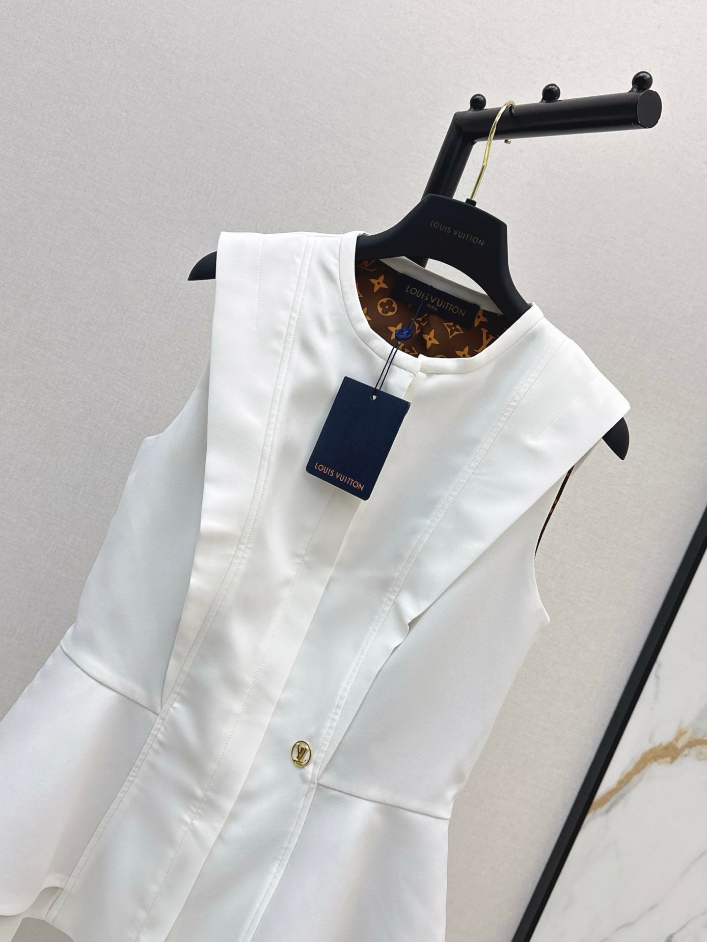 Loui* 25ss poplin ruffled blouse