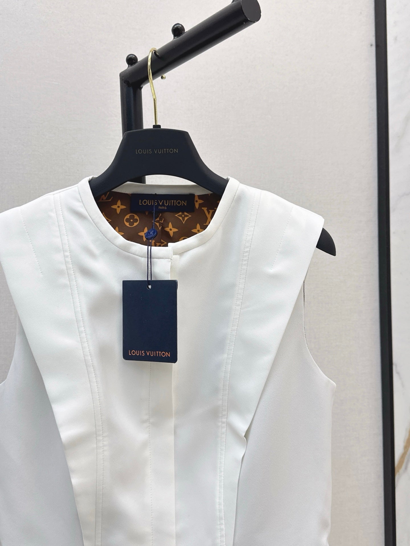 Loui* 25ss poplin ruffled blouse