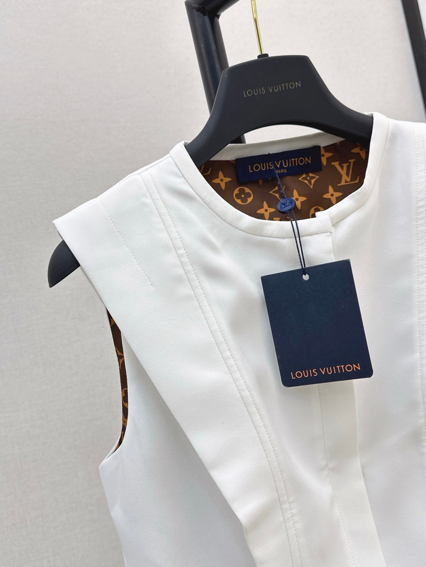 Loui* 25ss poplin ruffled blouse