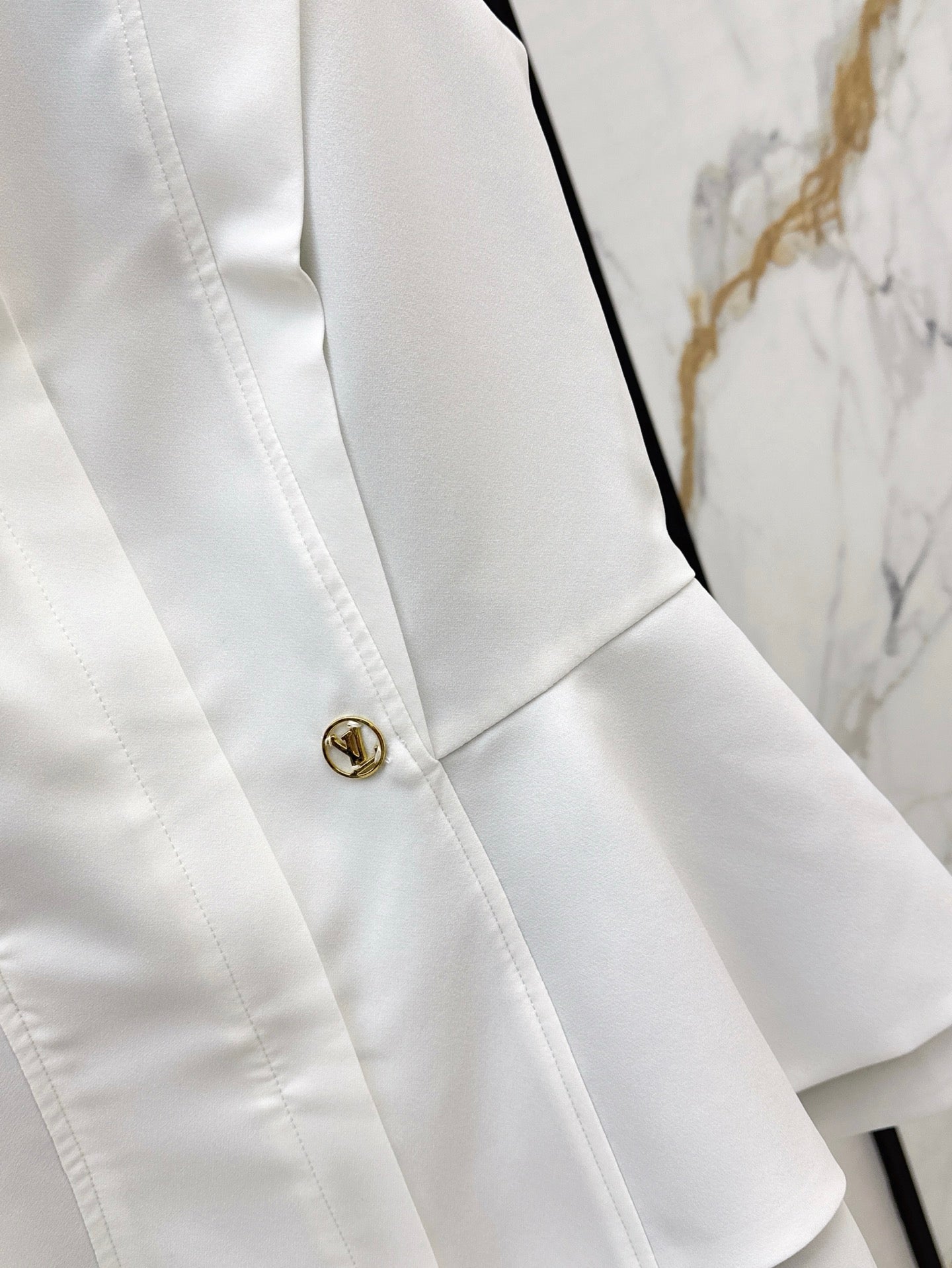 Loui* 25ss poplin ruffled blouse