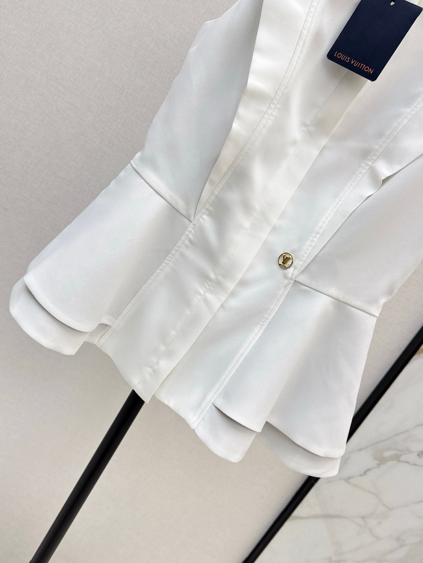 Loui* 25ss poplin ruffled blouse