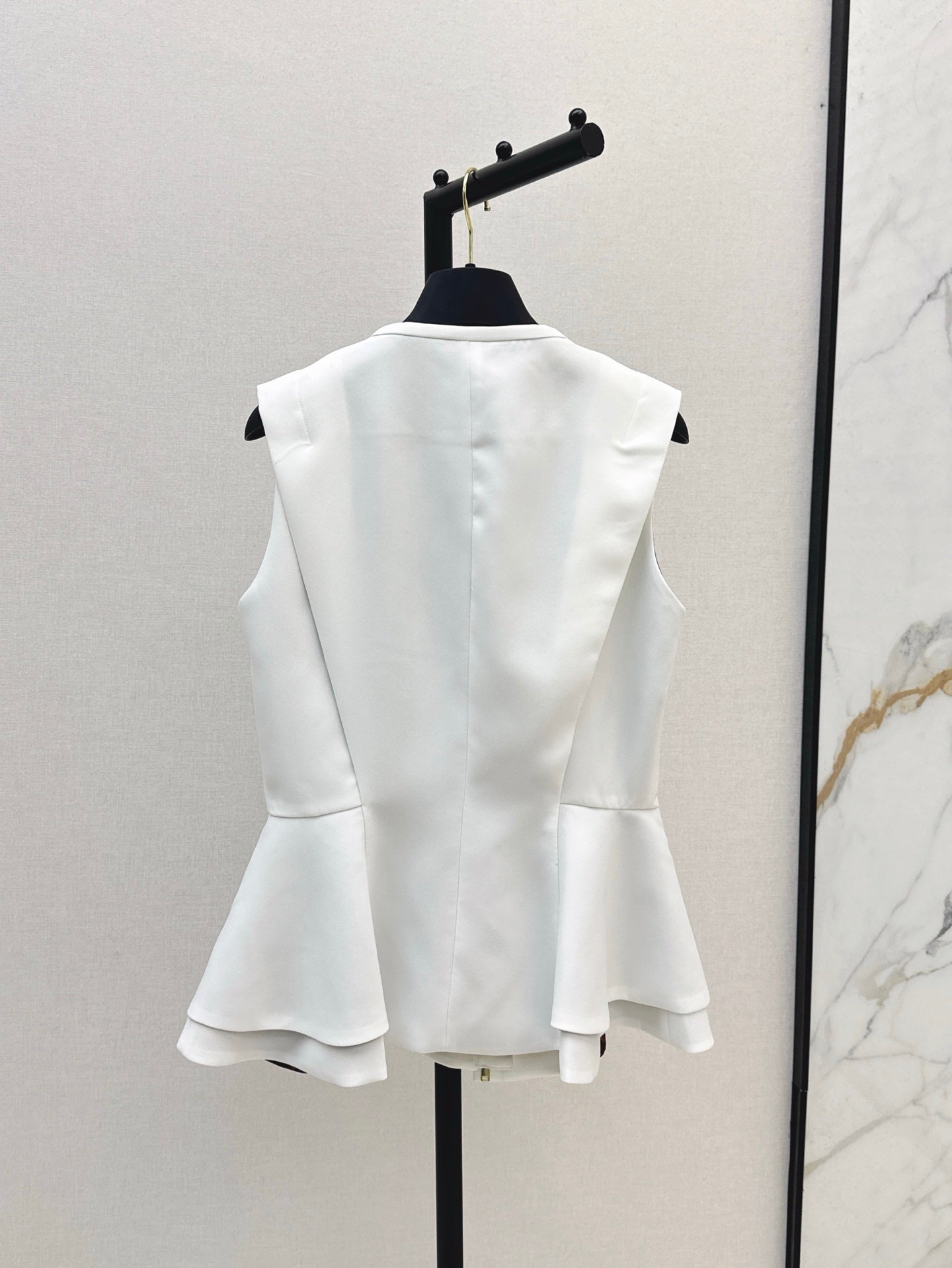 Loui* 25ss poplin ruffled blouse
