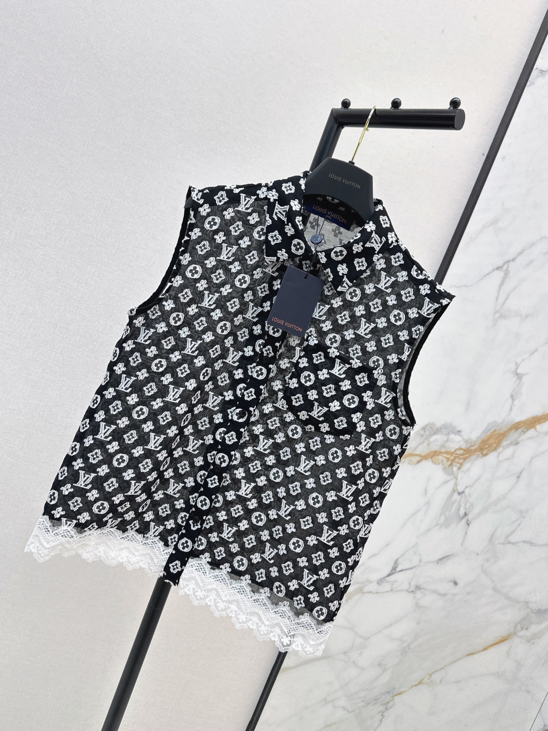 Loui* 25ss jacquard sleeveless shirt