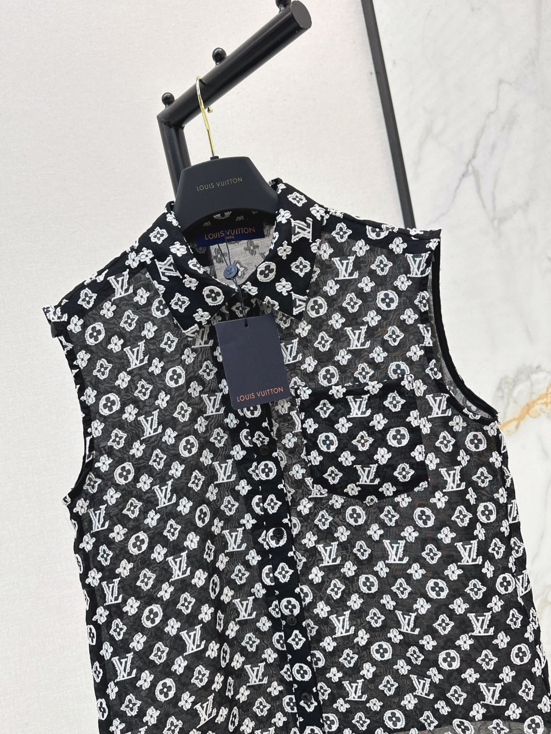 Loui* 25ss jacquard sleeveless shirt