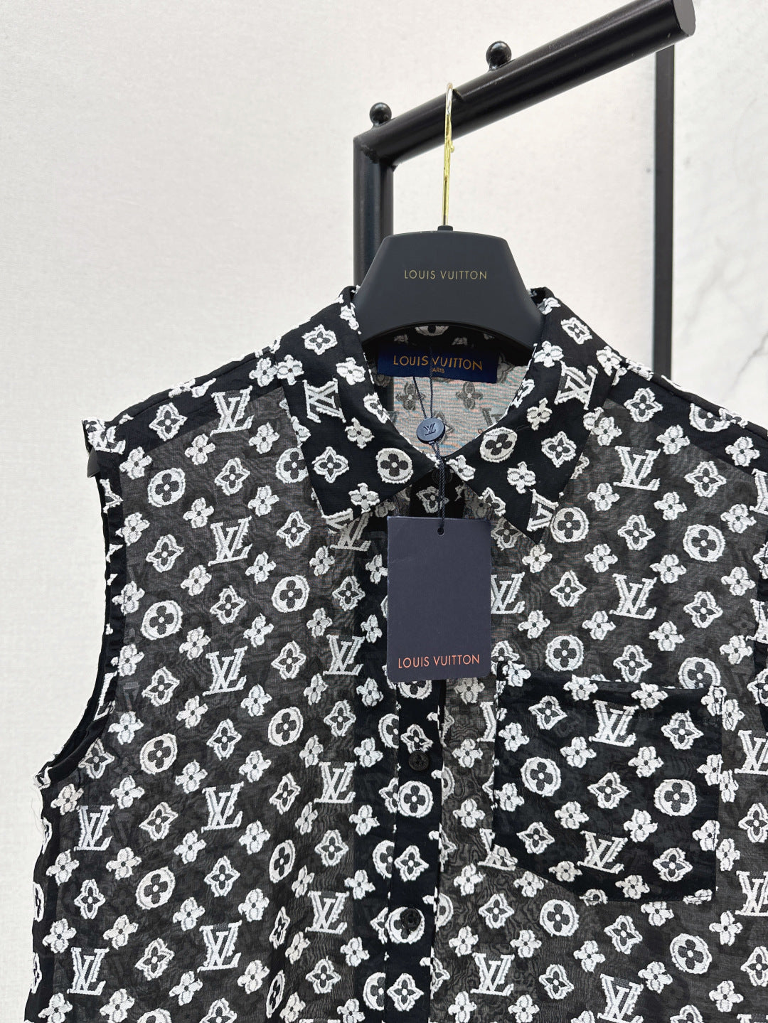 Loui* 25ss jacquard sleeveless shirt