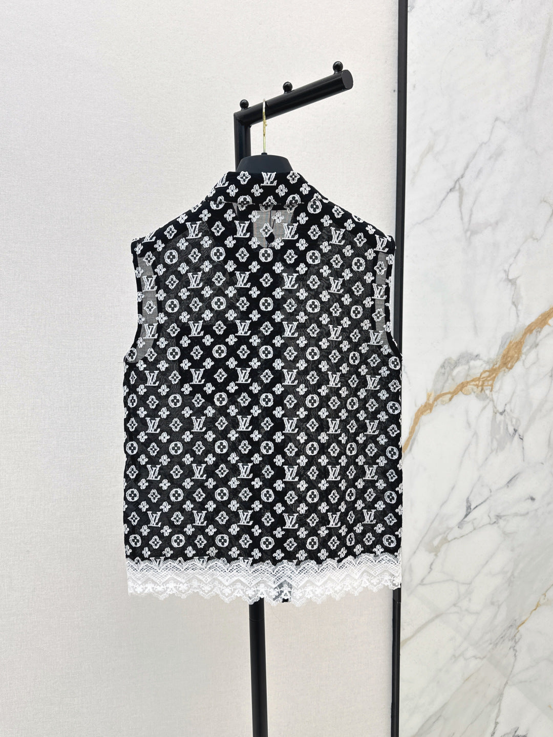 Loui* 25ss jacquard sleeveless shirt