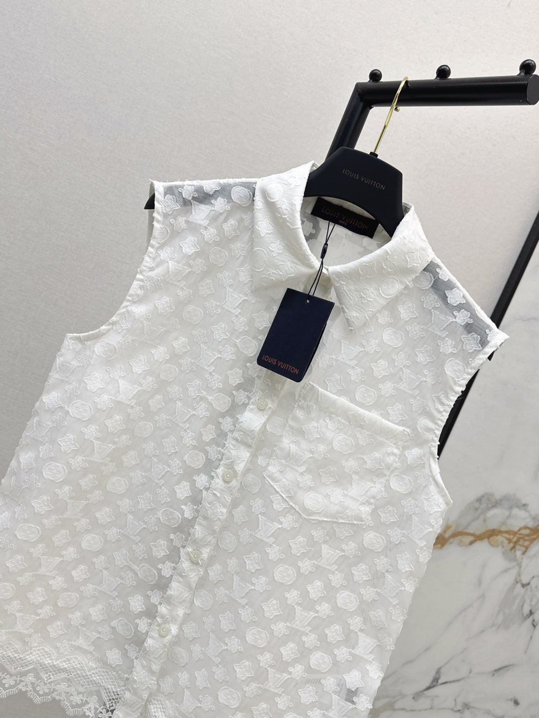 Loui* 25ss jacquard sleeveless shirt