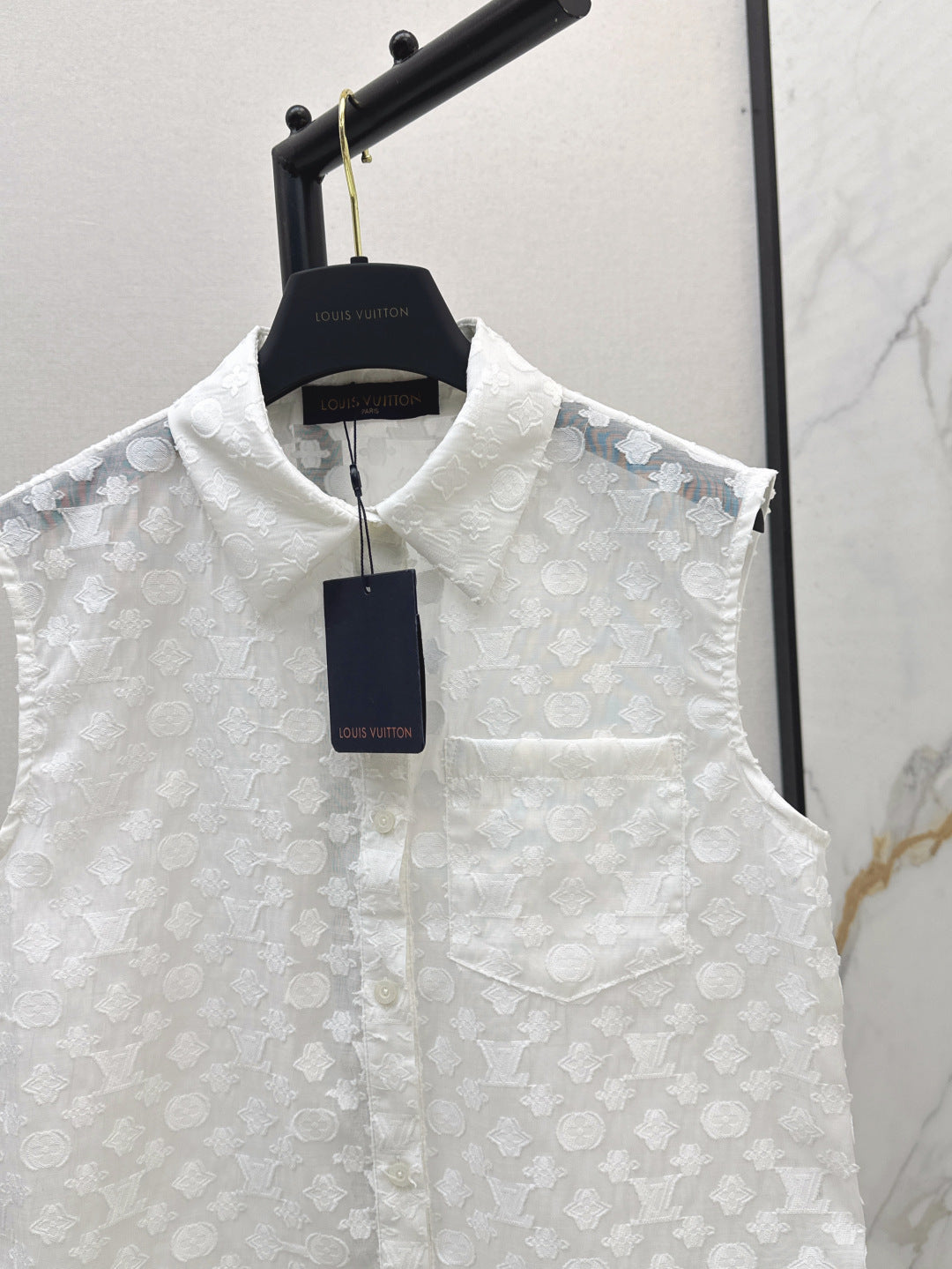 Loui* 25ss jacquard sleeveless shirt