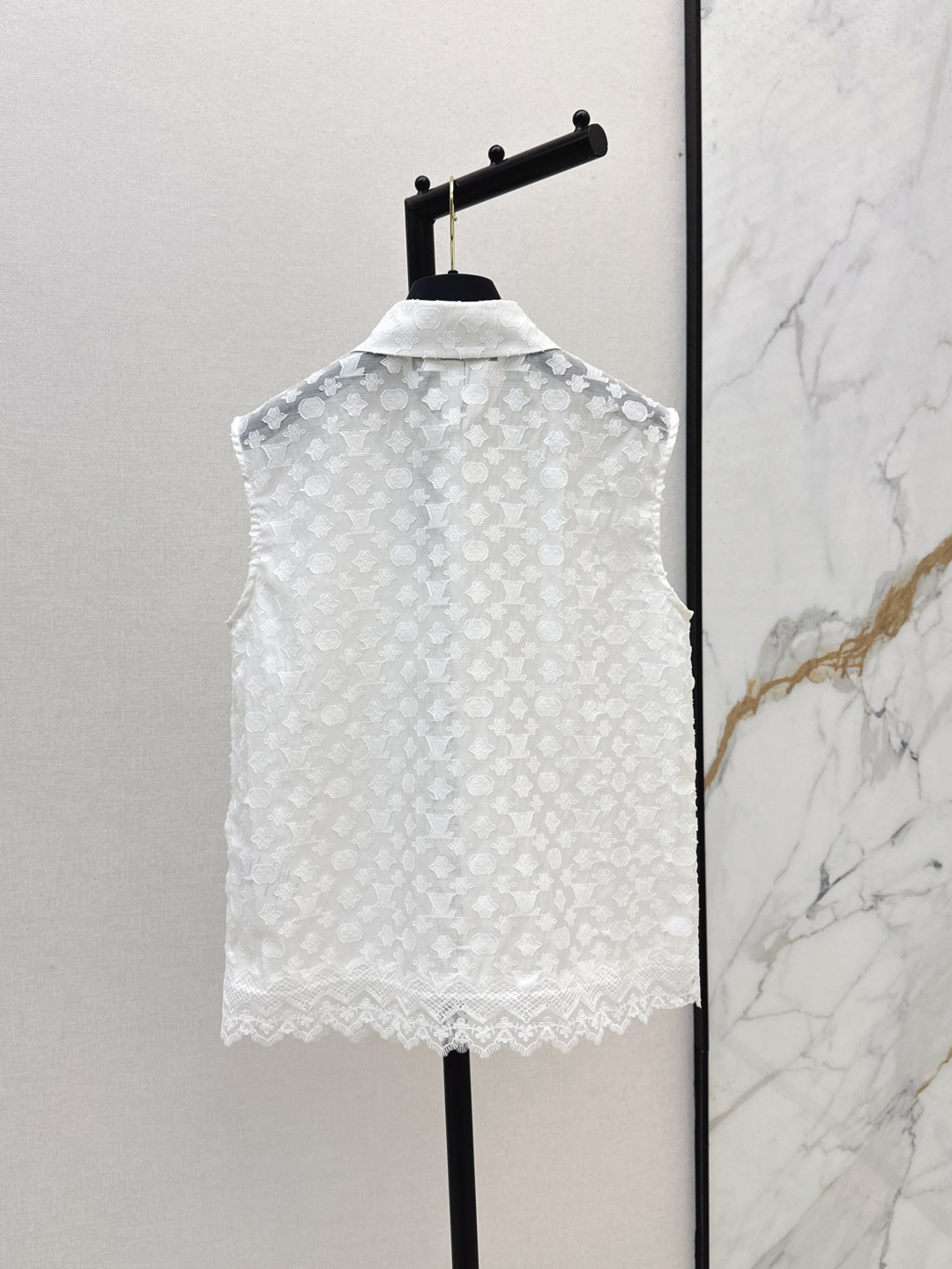 Loui* 25ss jacquard sleeveless shirt