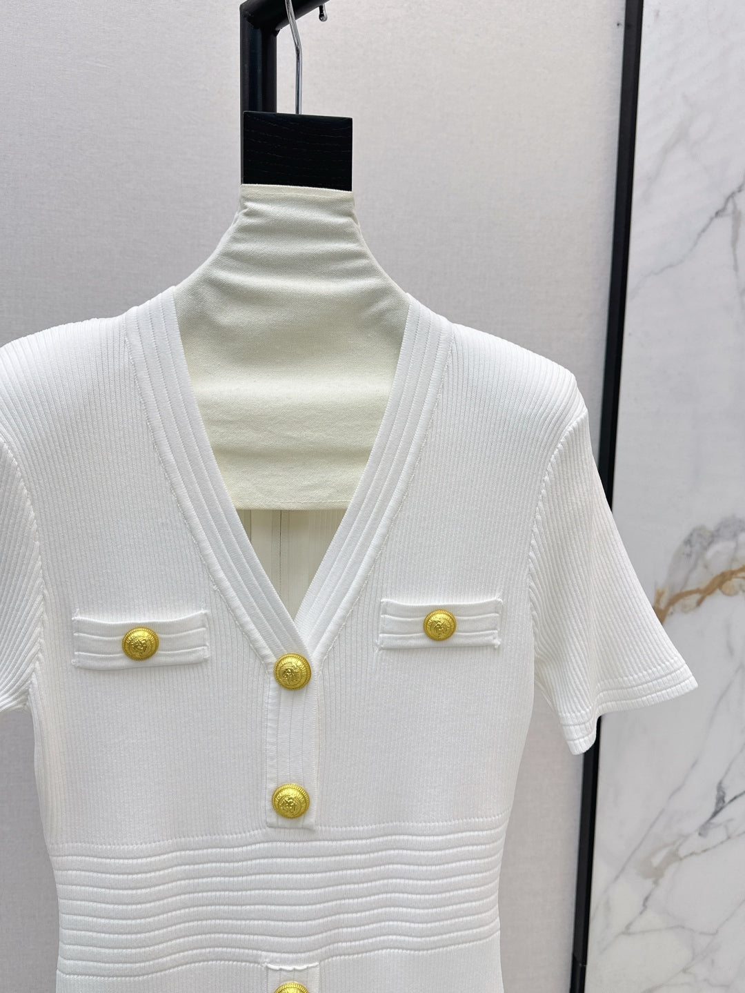 Balm* 25ss knit bodycon dress with gold buttons