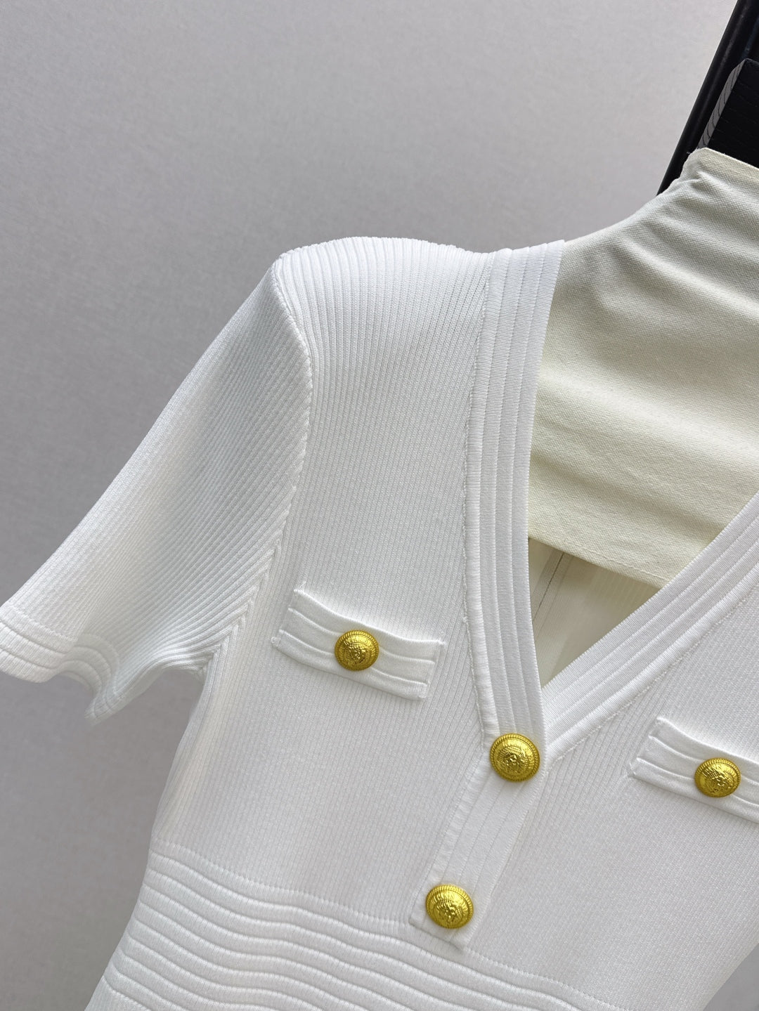 Balm* 25ss knit bodycon dress with gold buttons