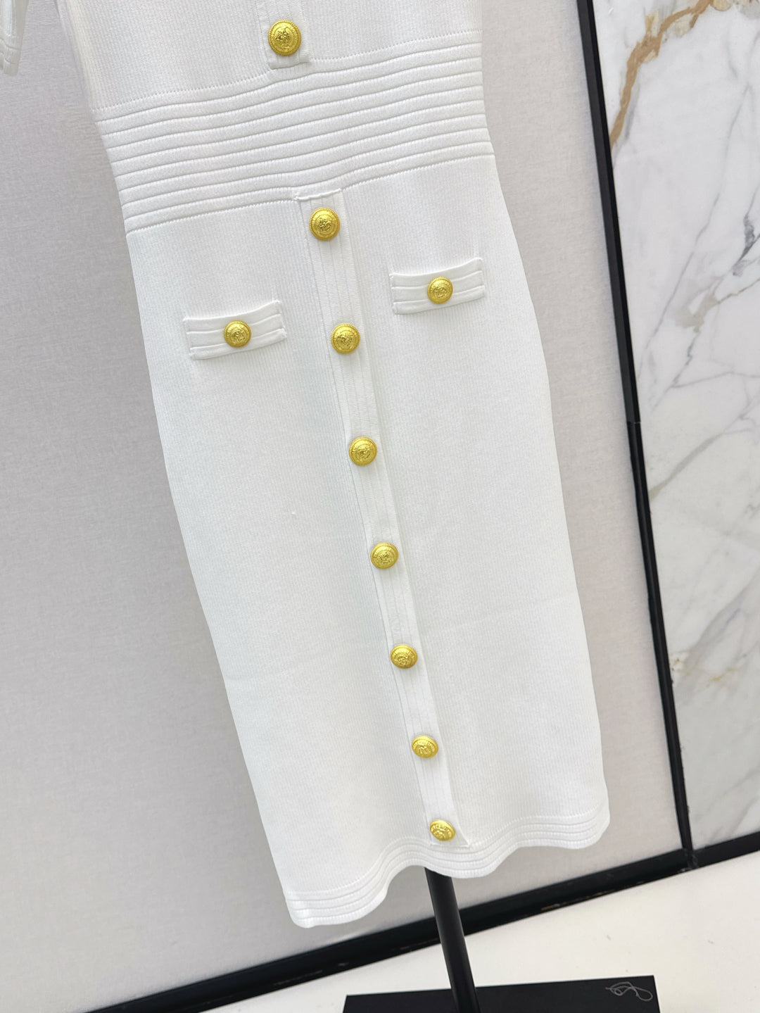 Balm* 25ss knit bodycon dress with gold buttons