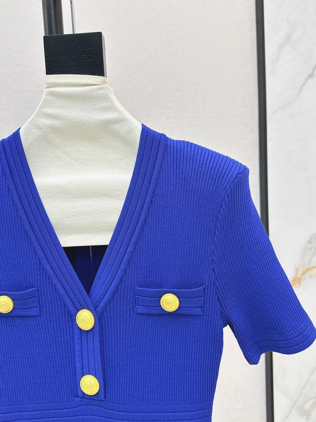 Balm* 25ss knit bodycon dress with gold buttons