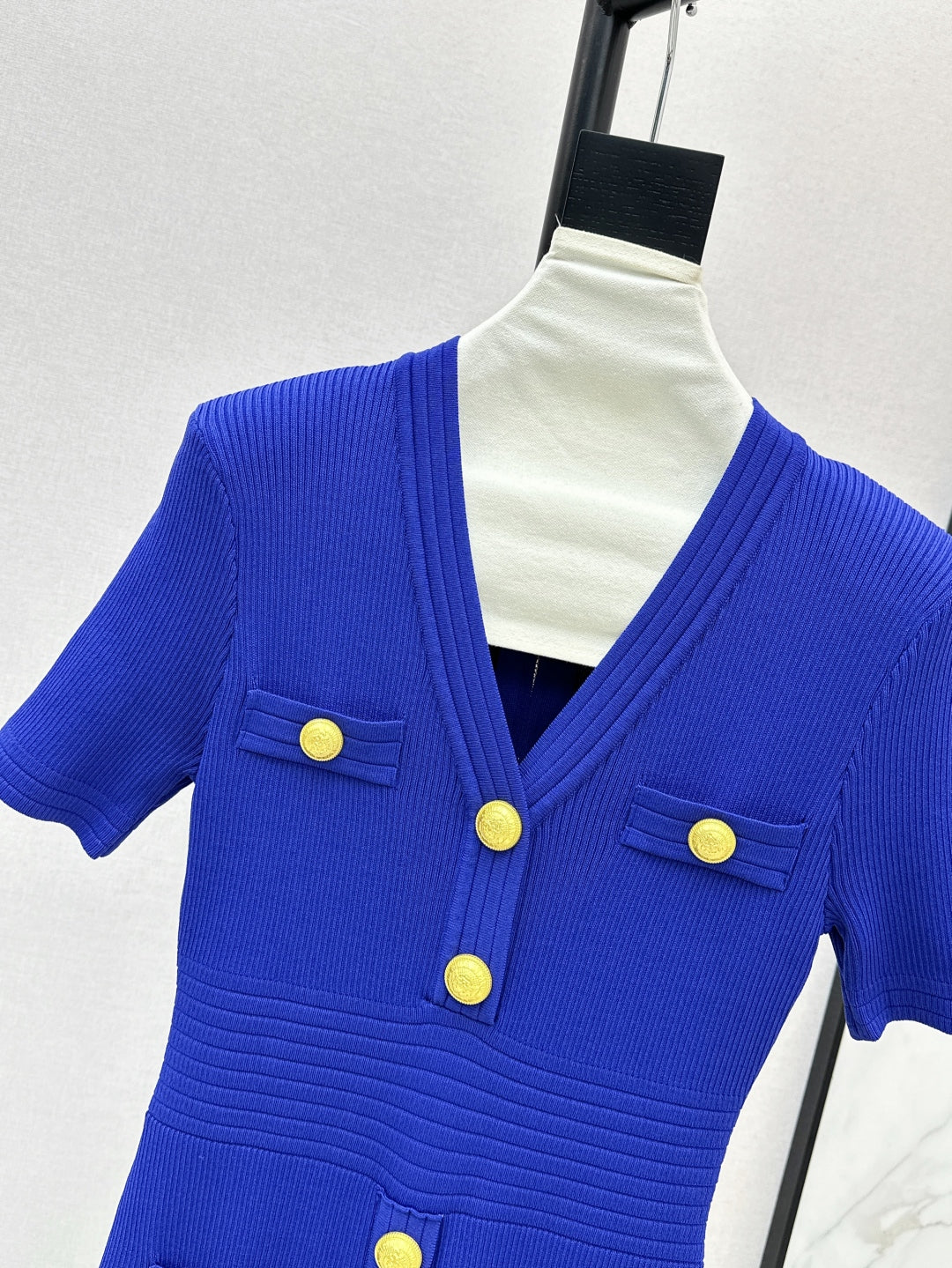 Balm* 25ss knit bodycon dress with gold buttons