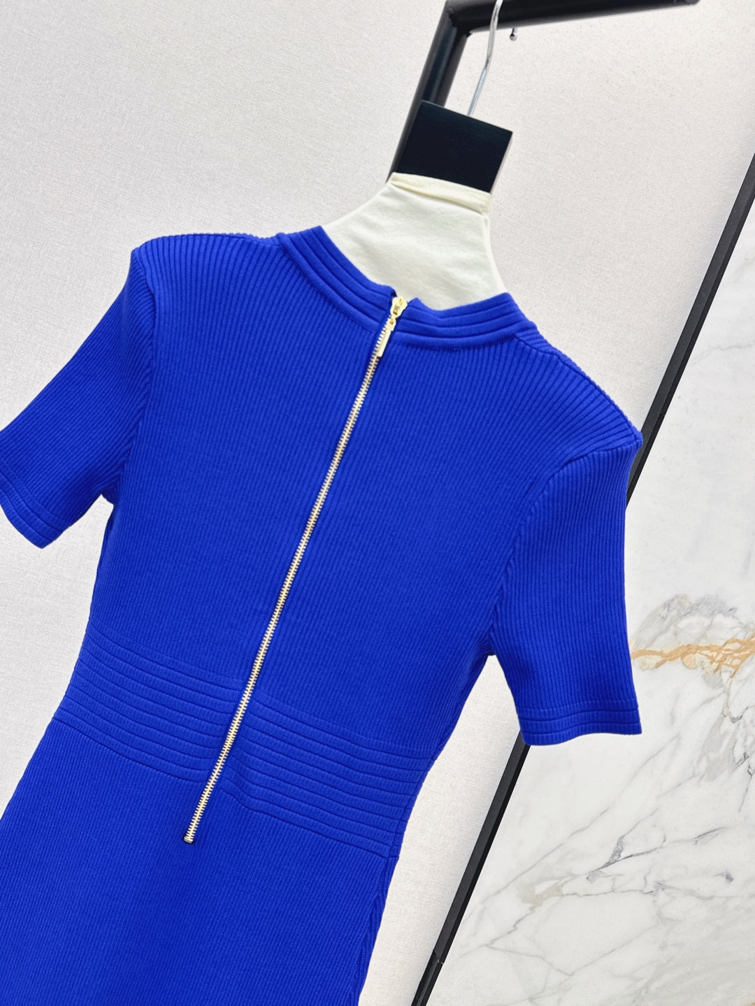 Balm* 25ss knit bodycon dress with gold buttons