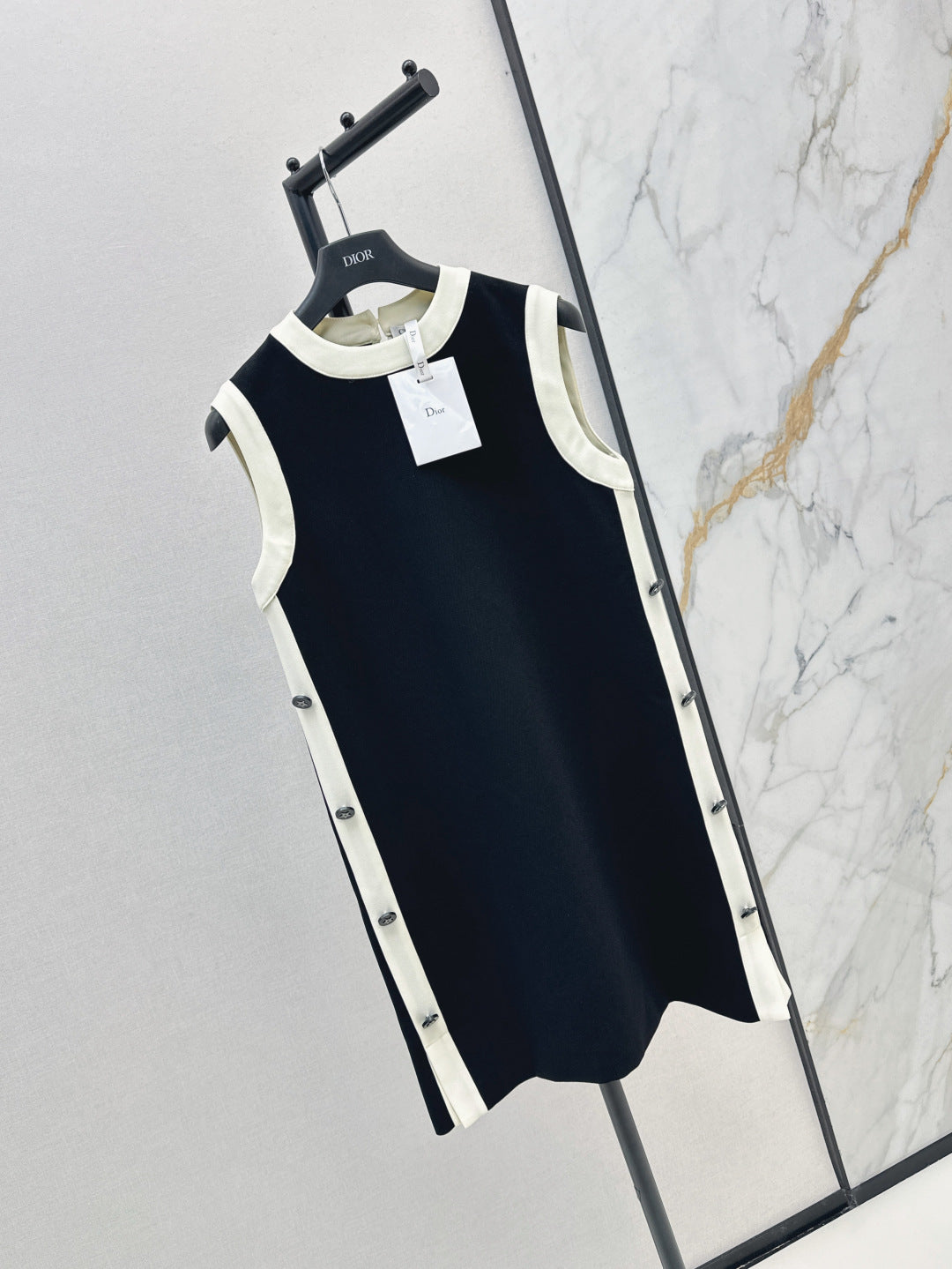 D*r 25ss short straight dress with buttons on the side