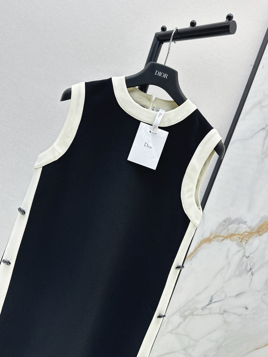 D*r 25ss short straight dress with buttons on the side