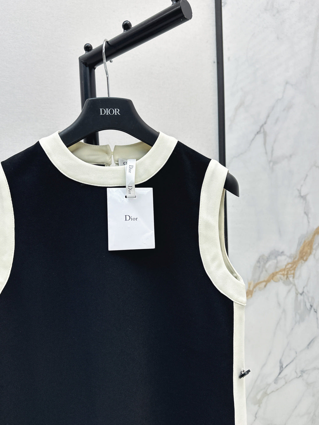 D*r 25ss short straight dress with buttons on the side