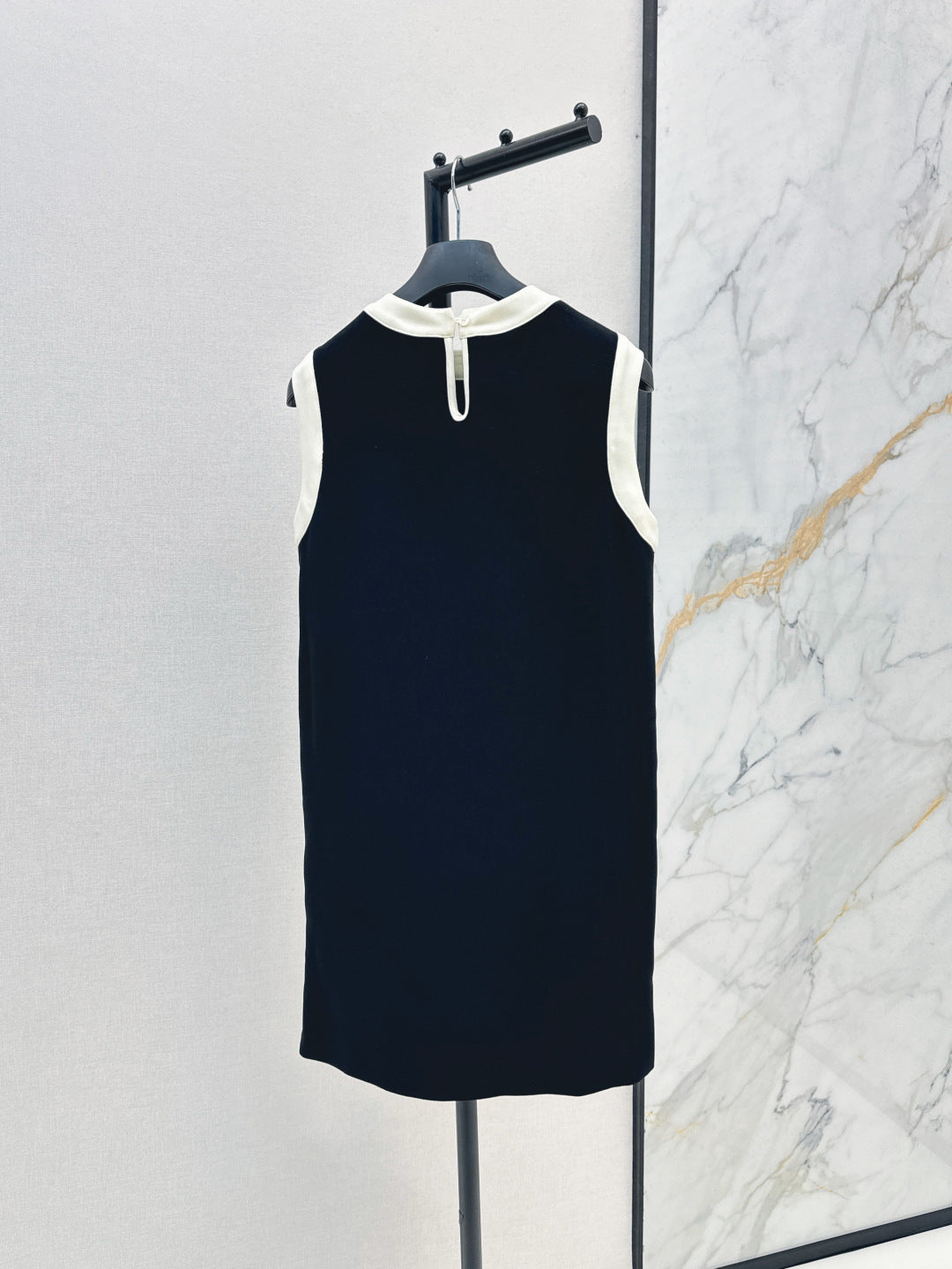 D*r 25ss short straight dress with buttons on the side