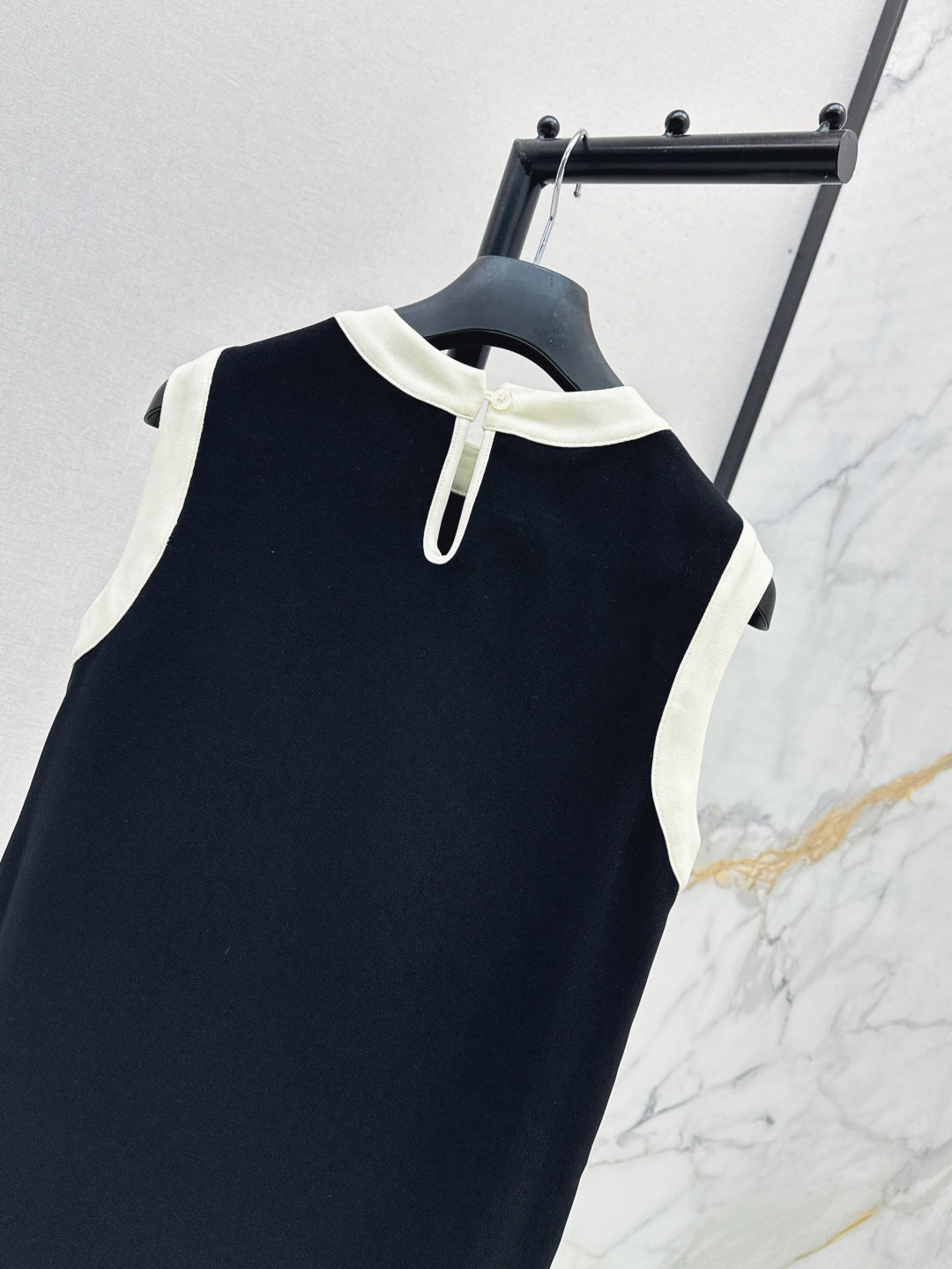 D*r 25ss short straight dress with buttons on the side