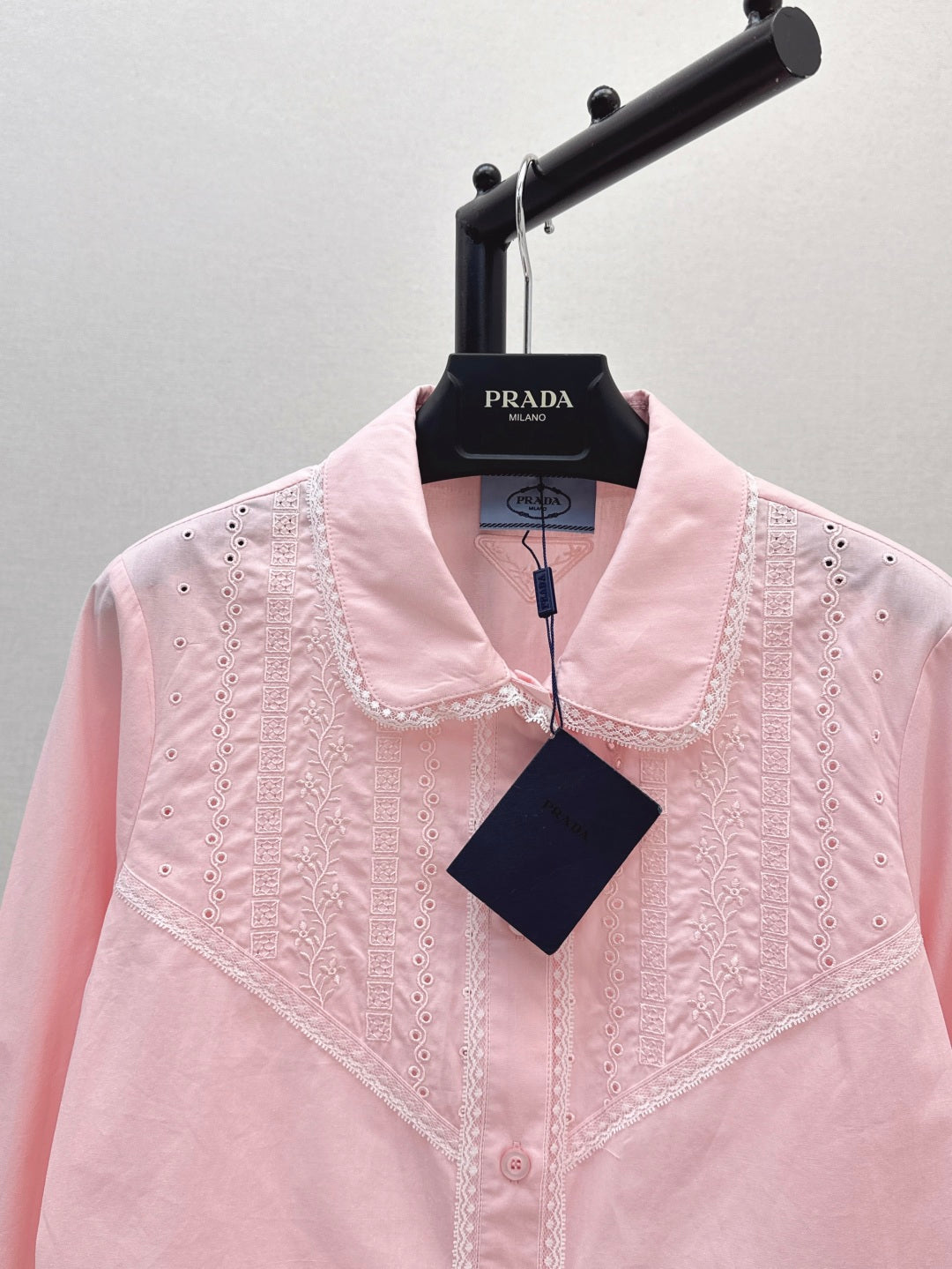 Pra* 25ss emboridered corpped shirt