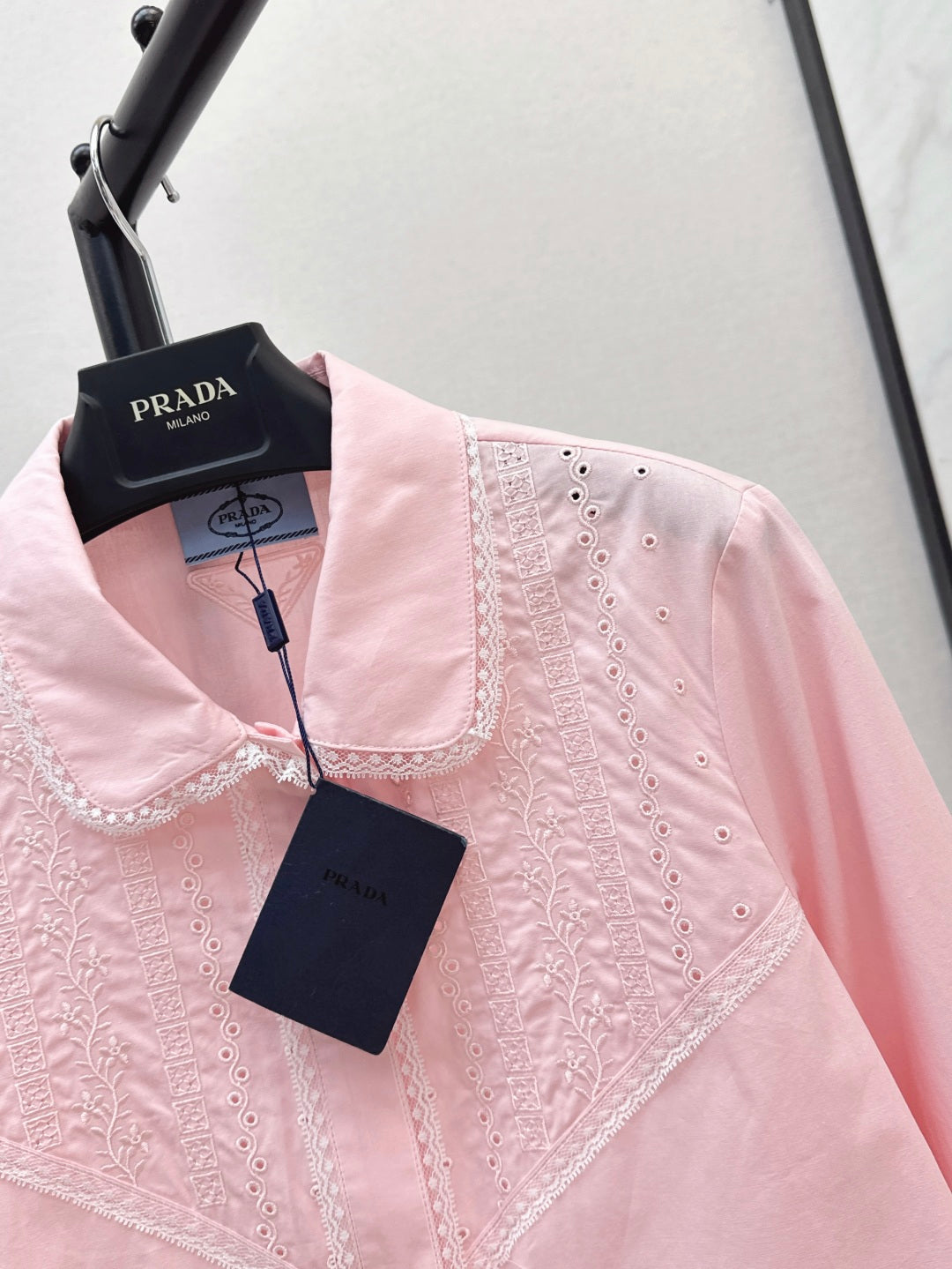 Pra* 25ss emboridered corpped shirt