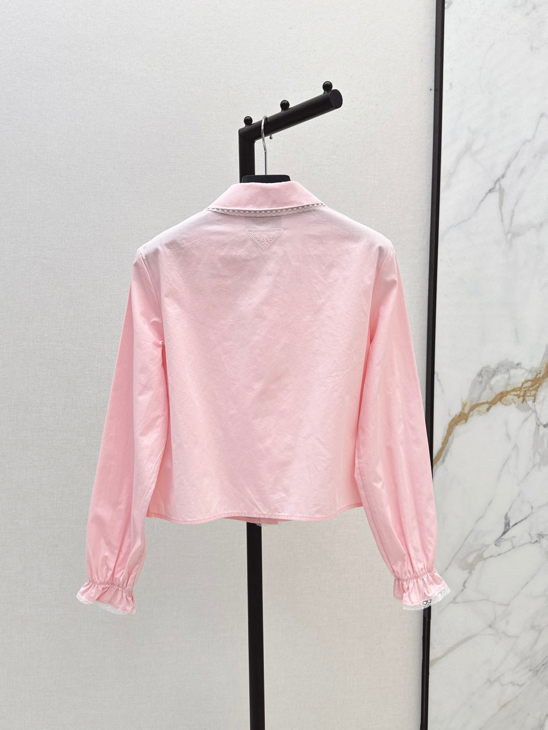 Pra* 25ss emboridered corpped shirt